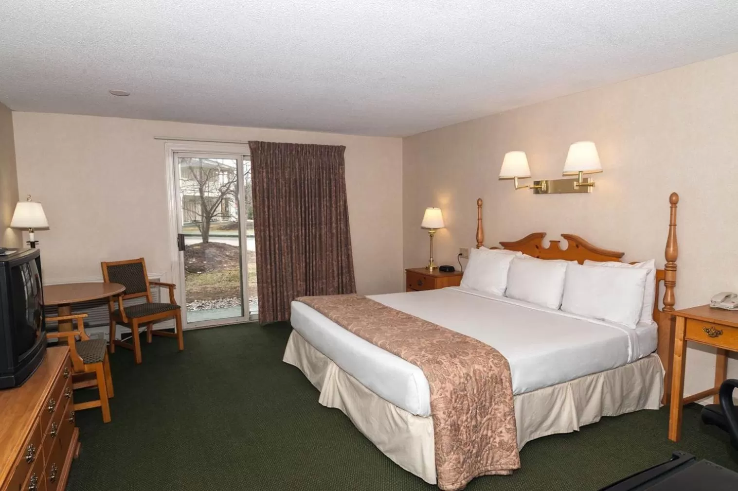 Premium King, Larger Room, Patio, Balcony - Non Smoking in Green Granite Inn, Ascend Hotel Collection