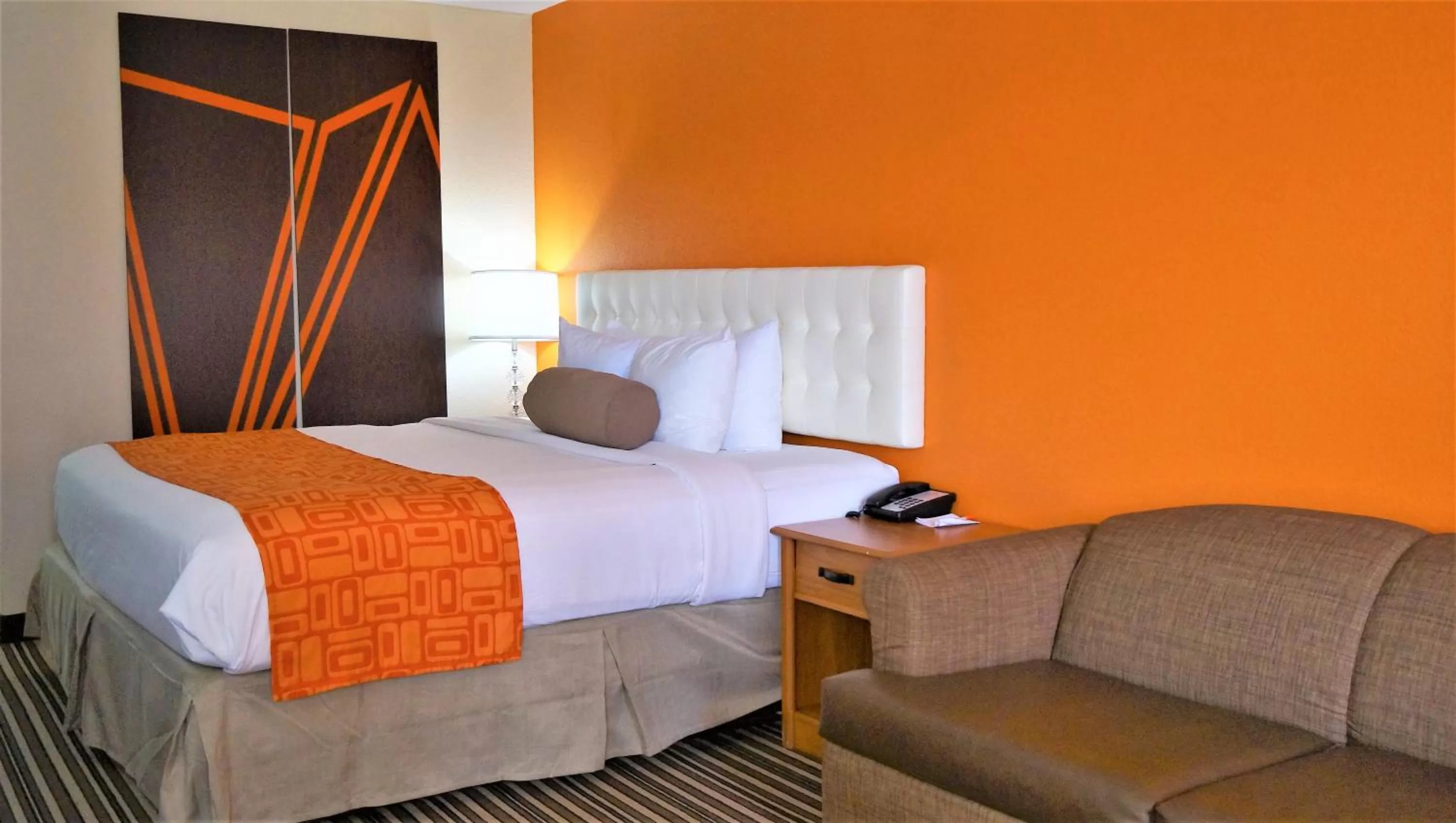 Deluxe King Room - Non-Smoking in Howard Johnson by Wyndham Greensboro Near the Coliseum