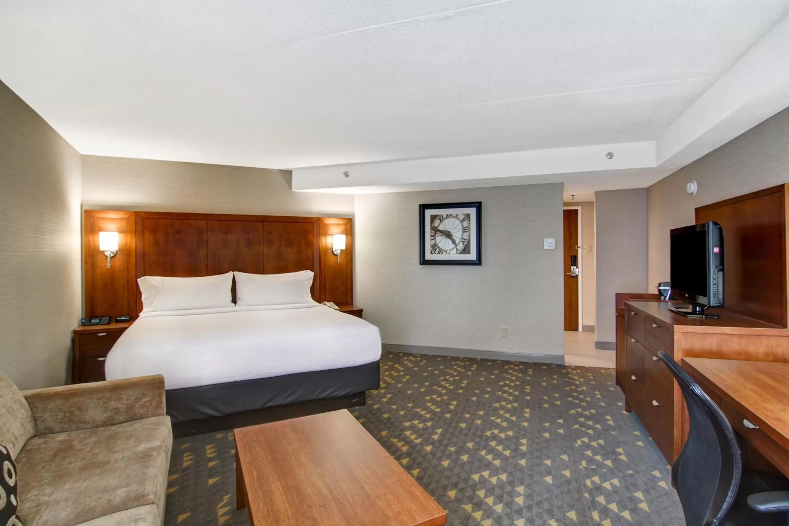 King Suite with Sofa Bed in Holiday Inn Oakville Centre by IHG