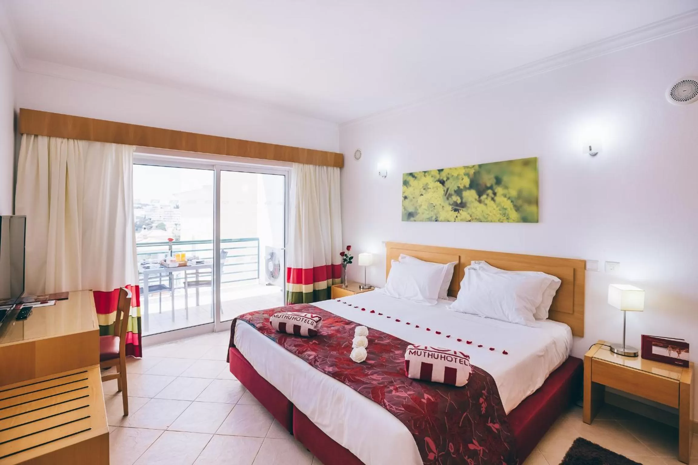 Deluxe Room in Grand Muthu Forte do Vale