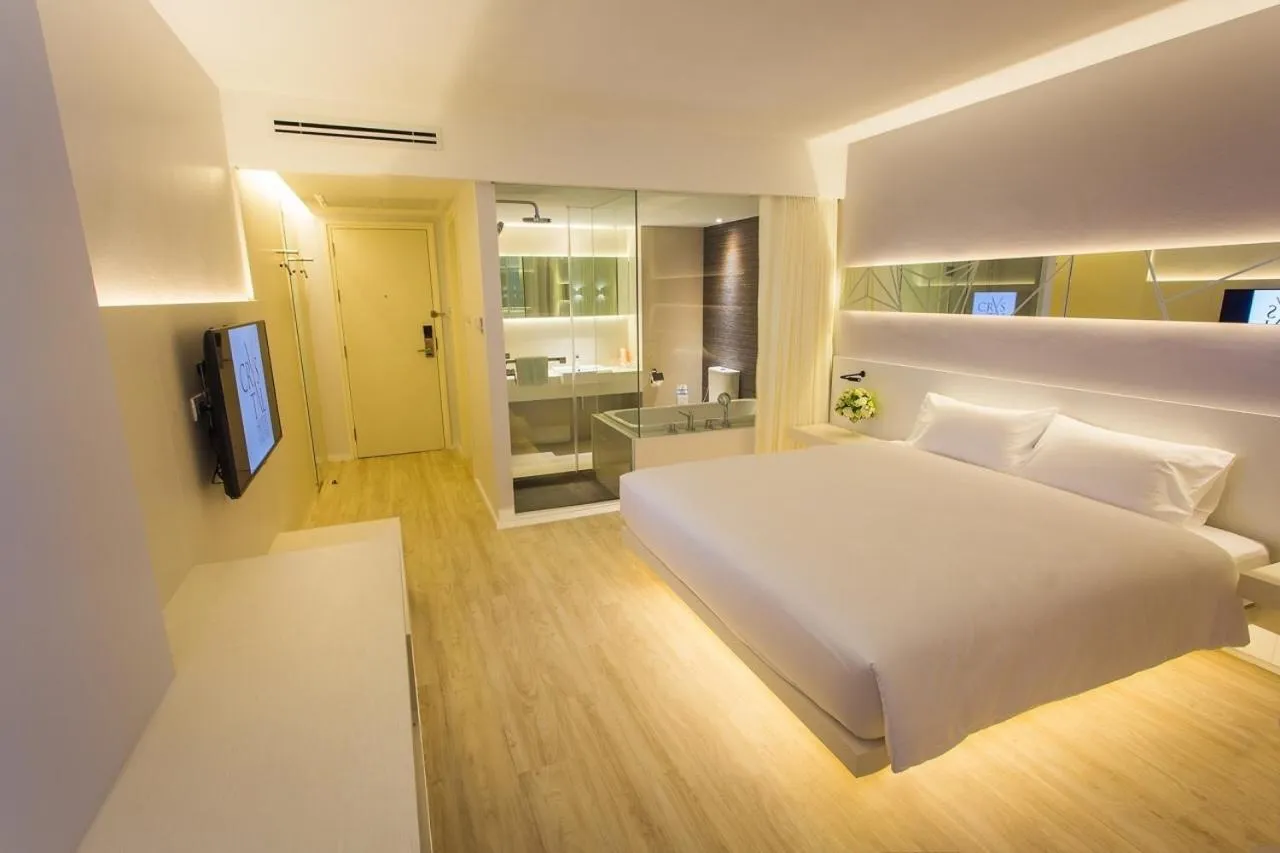 Deluxe King Suite With Bathtub in Crystal Hotel Hat Yai