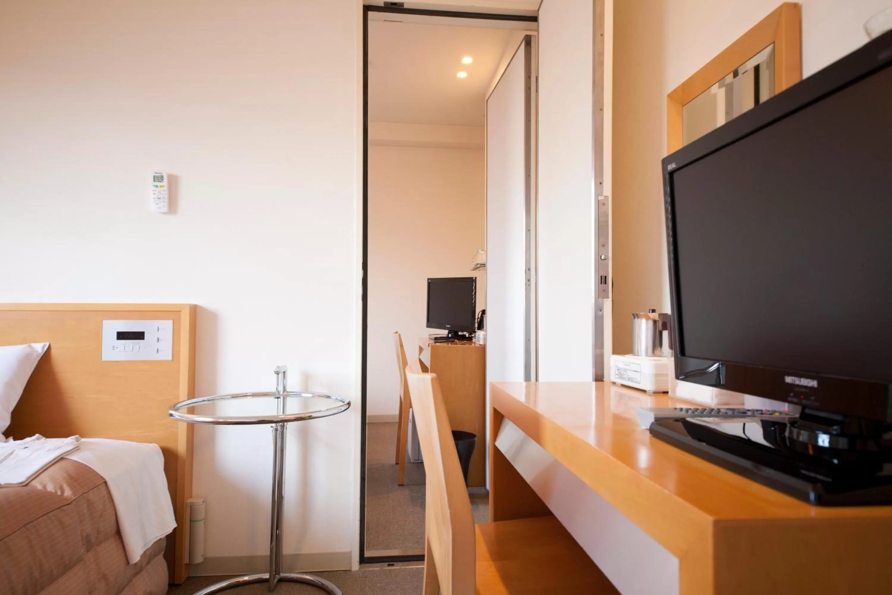 Connecting Room - Smoking in 7 Days Hotel