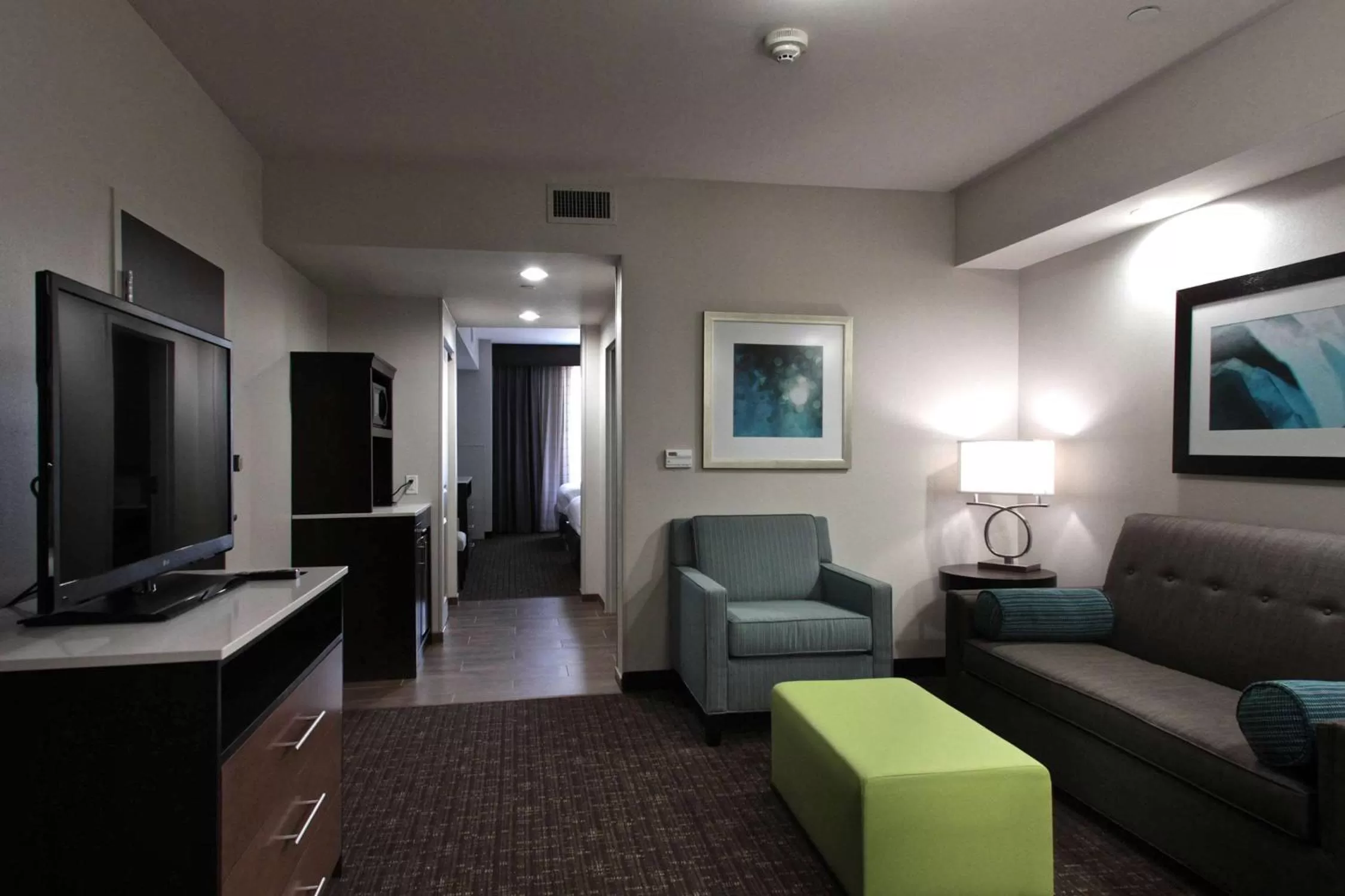 Junior Suite with Two Queen Beds in Hilton Garden Inn Victoria