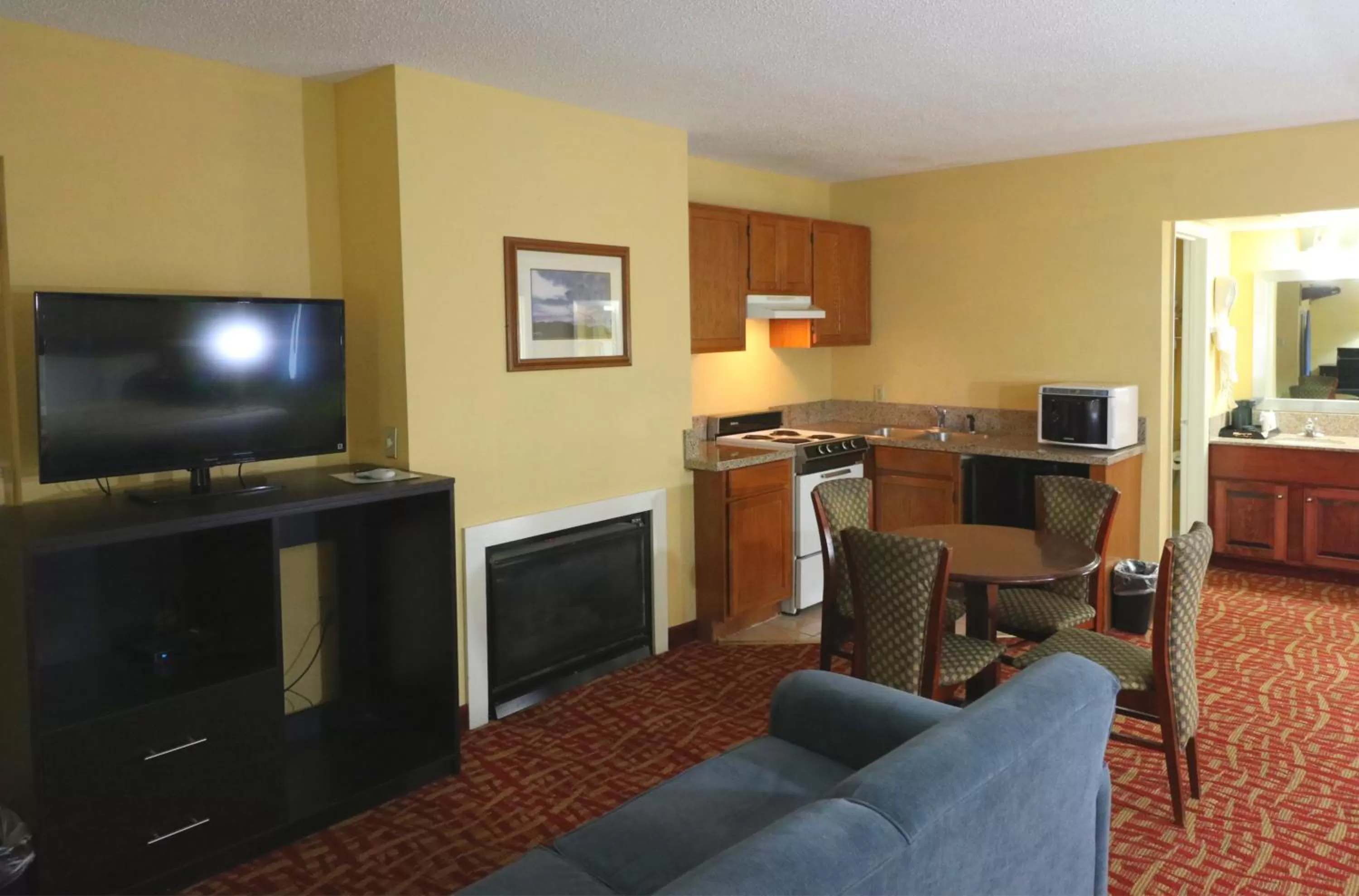 Deluxe Queen Suite - Non-Smoking in Baymont by Wyndham Sevierville Pigeon Forge