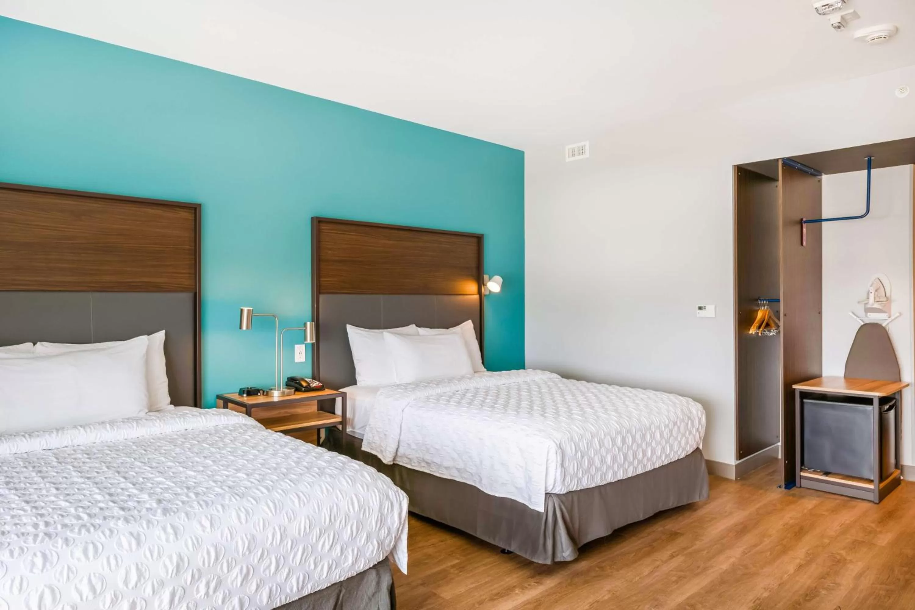 Queen Room - Mobility Accessible with Roll In Shower in Tru By Hilton Midland, Tx