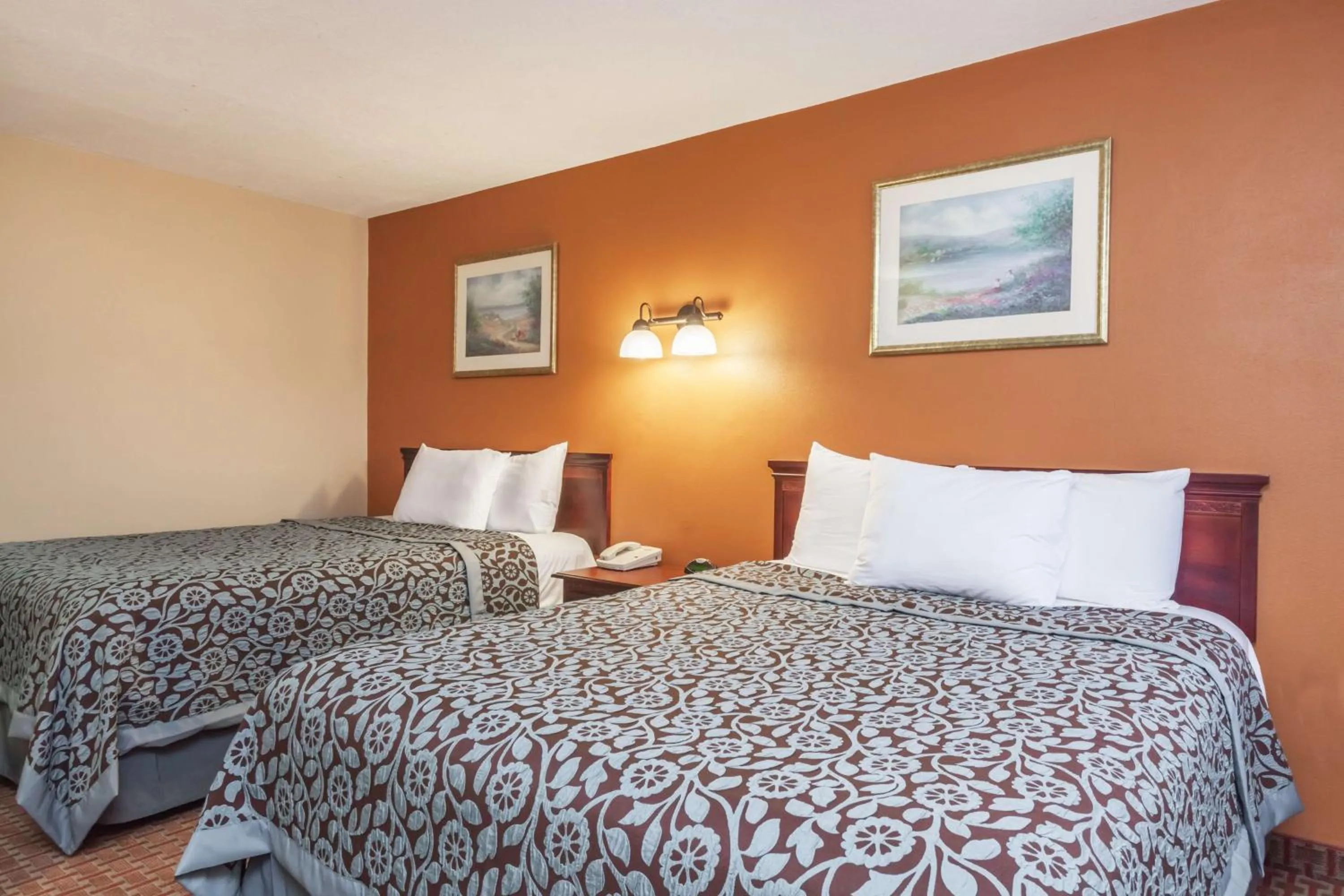 Queen Room with Two Queen Beds - Non-Smoking in Red Carpet Inn Elkton