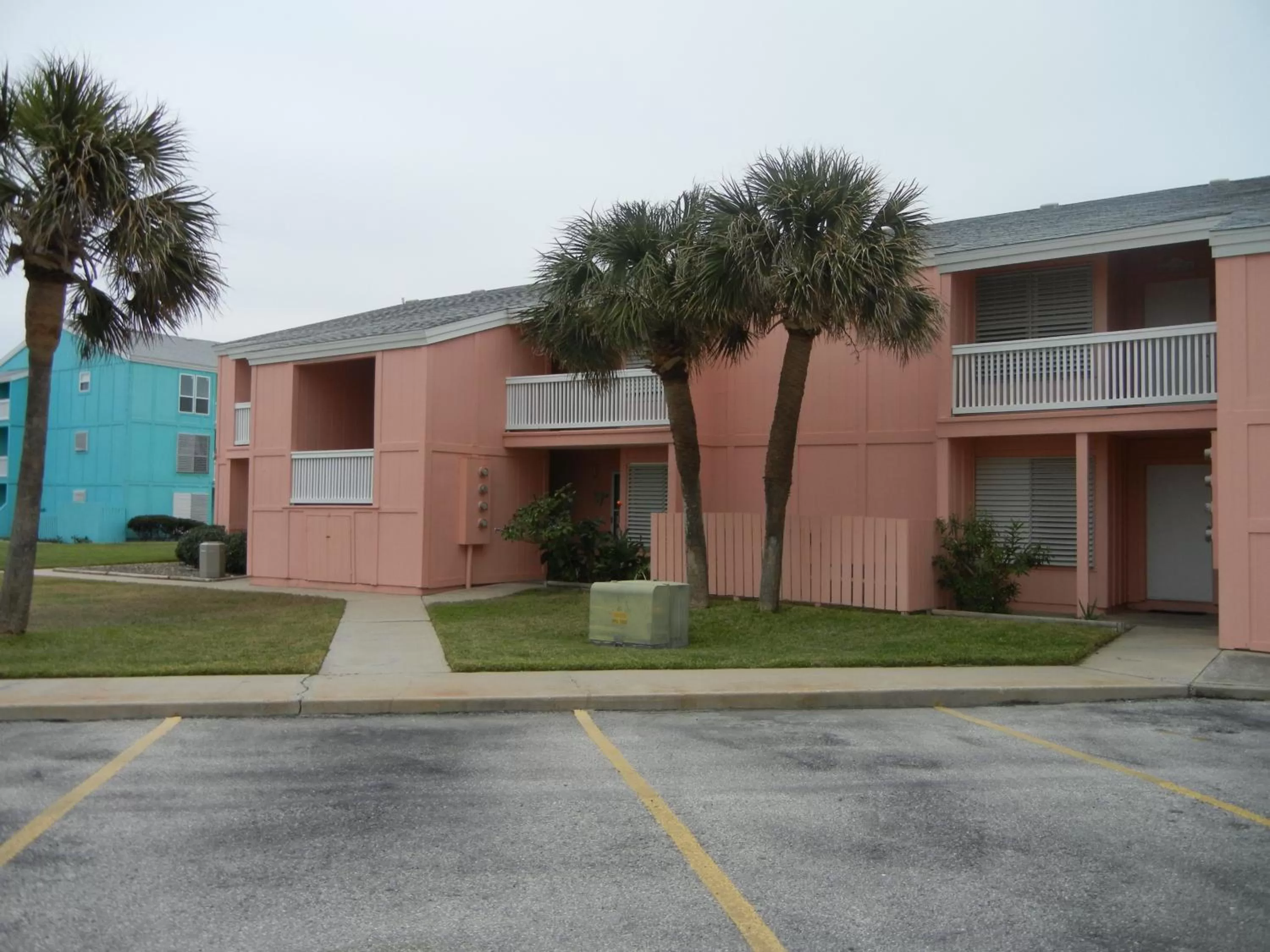 Facade/entrance in Executive Keys Condominiums on the Beach
