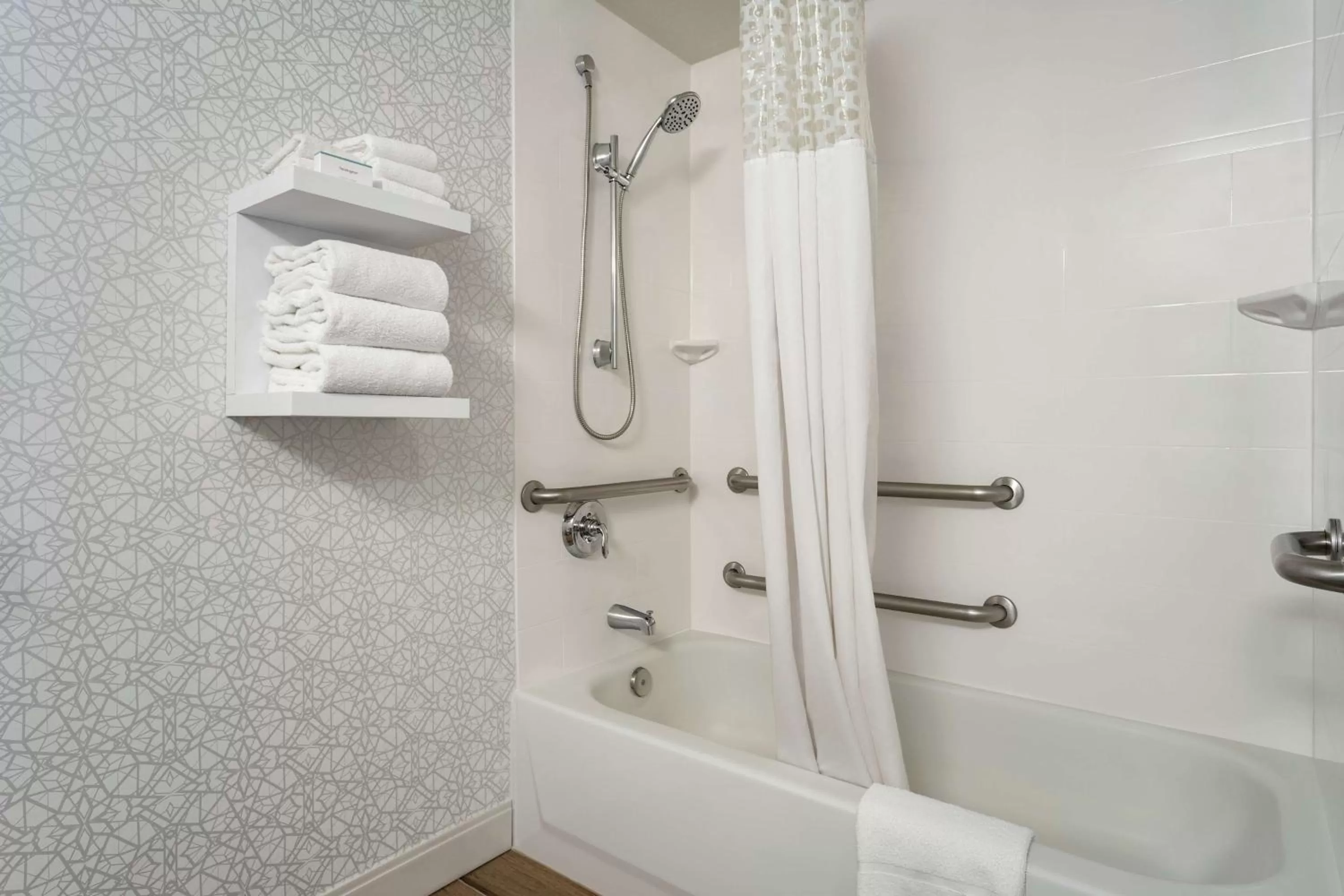 King Room with Bath Tub- Hearing Accessible/ Non-Smoking in Hampton Inn Phoenix-Chandler