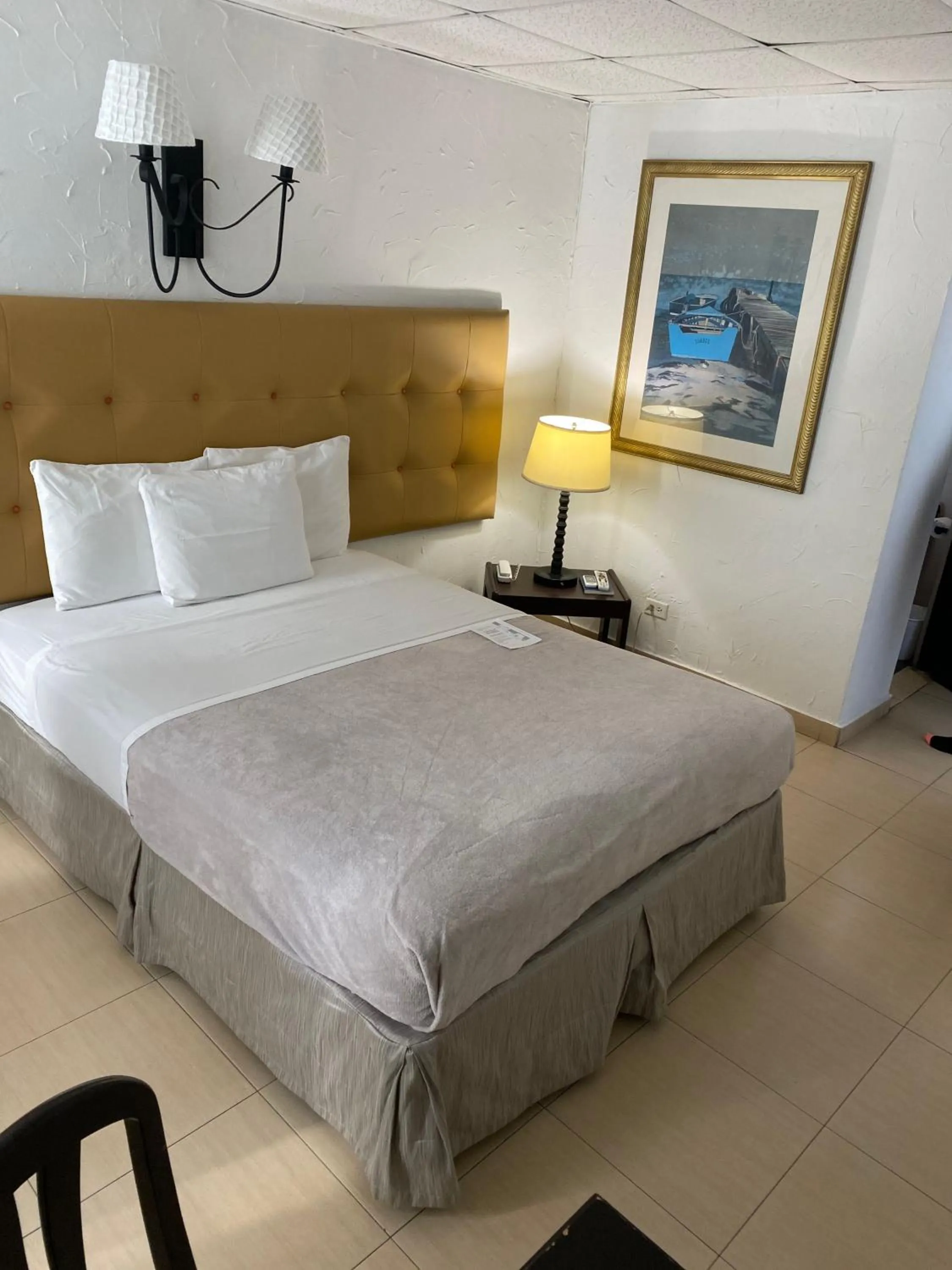 Standard Room, One Queen Bed in Coral by the Sea