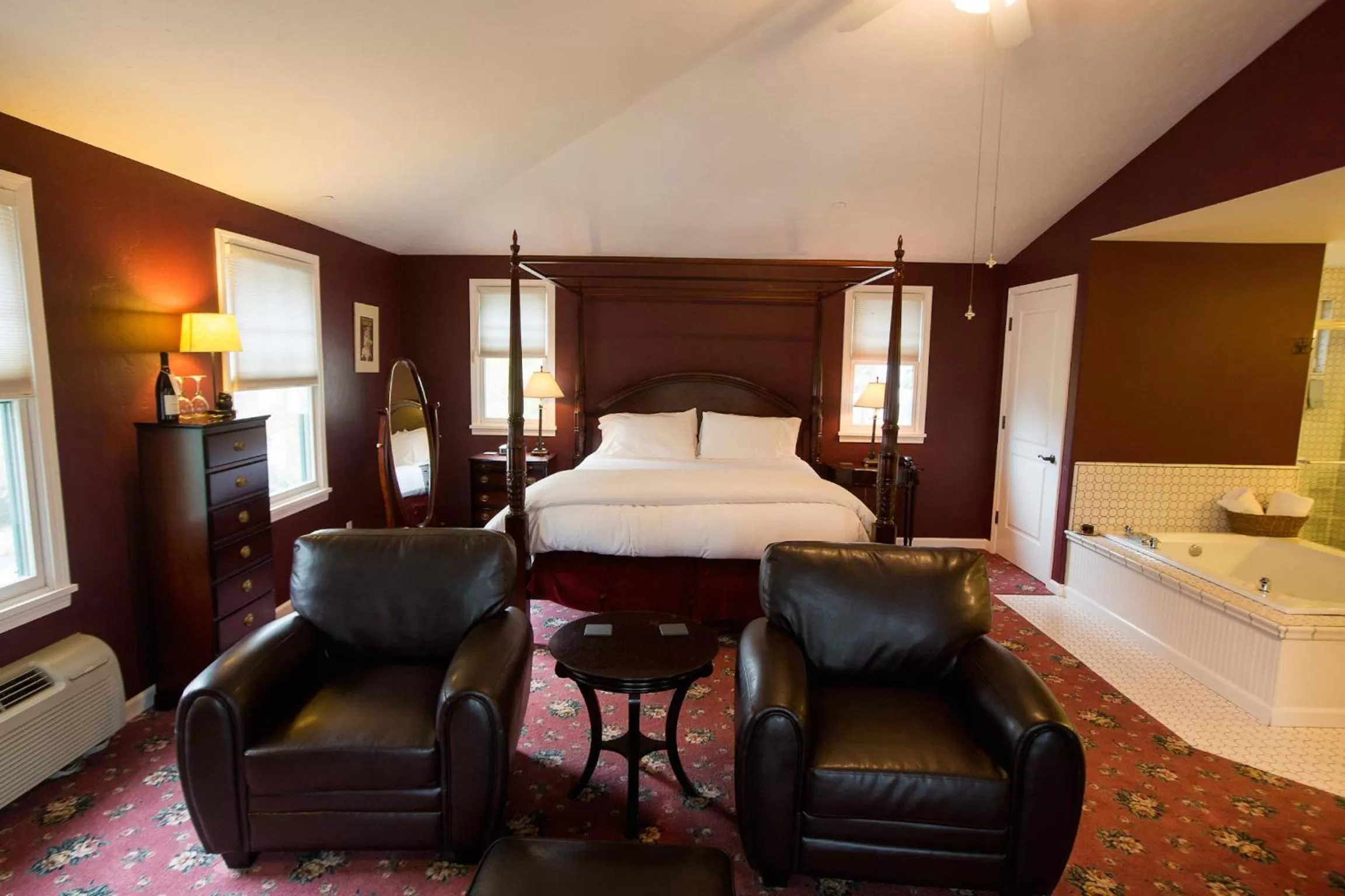 King Suite with Balcony in The Inn on First