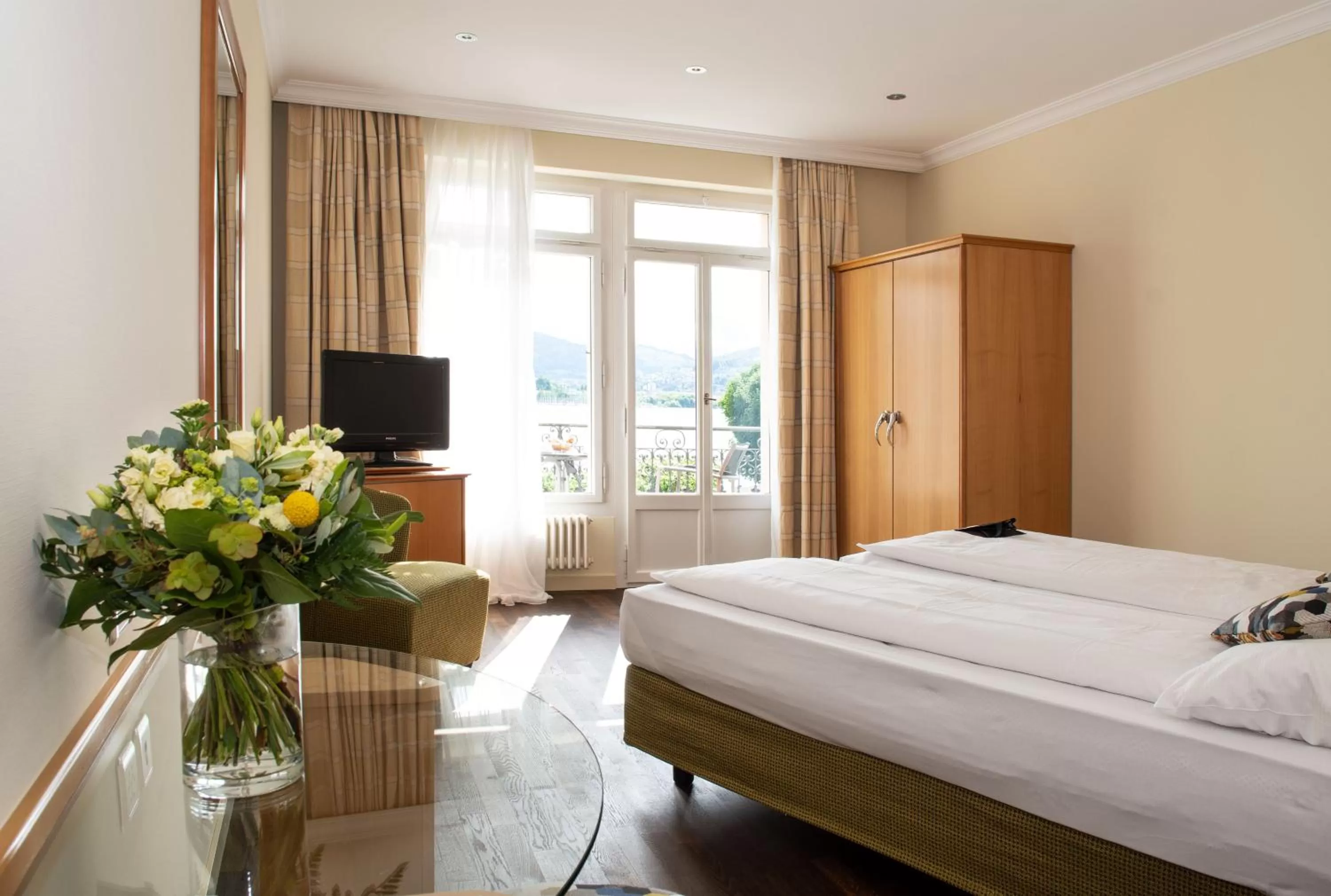 Superior Twin Room with Lake View and Balcony in Hotel Seeburg