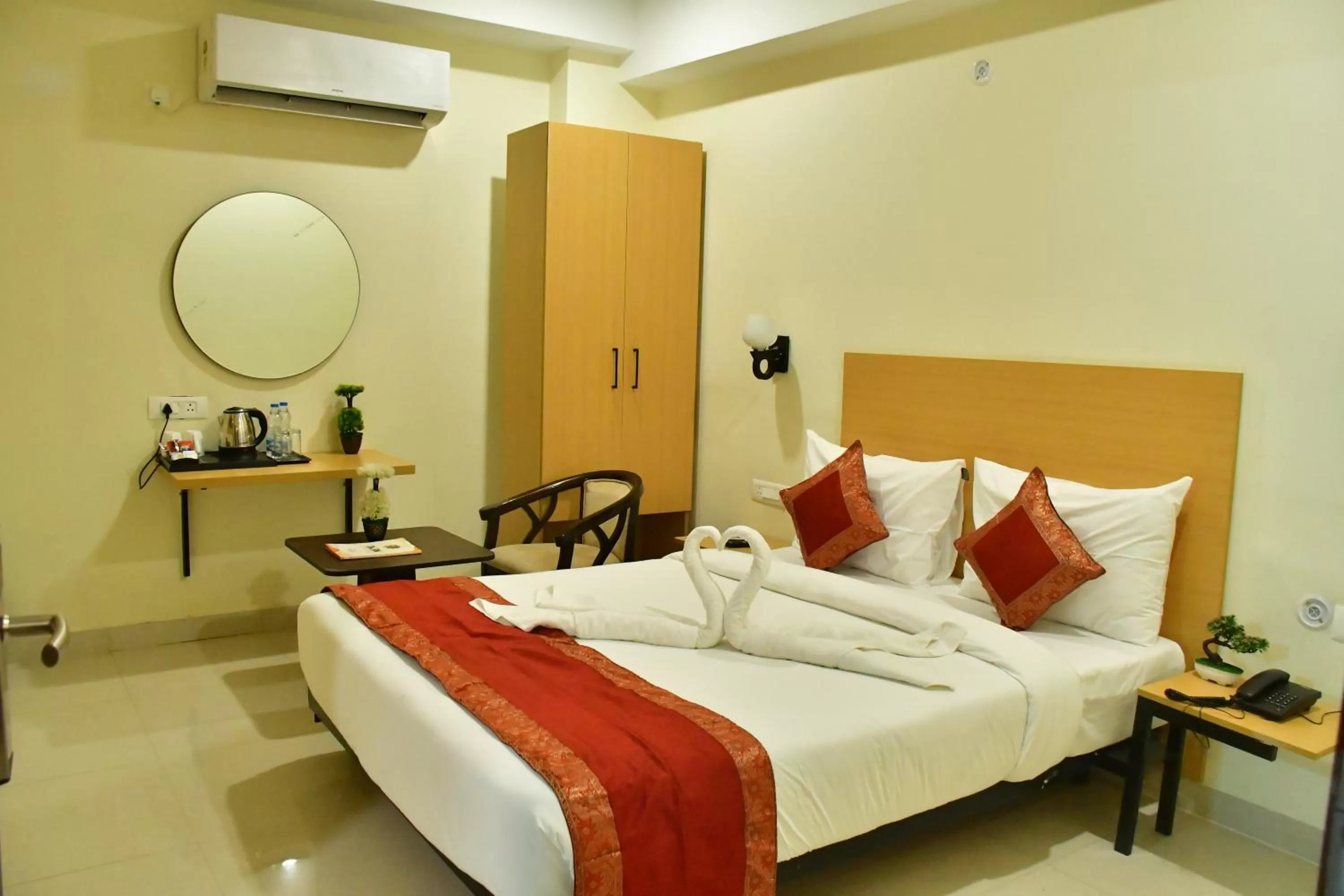 Deluxe Double Room with 10% off on F&B & Laundry in Hotel Yatharth Inn