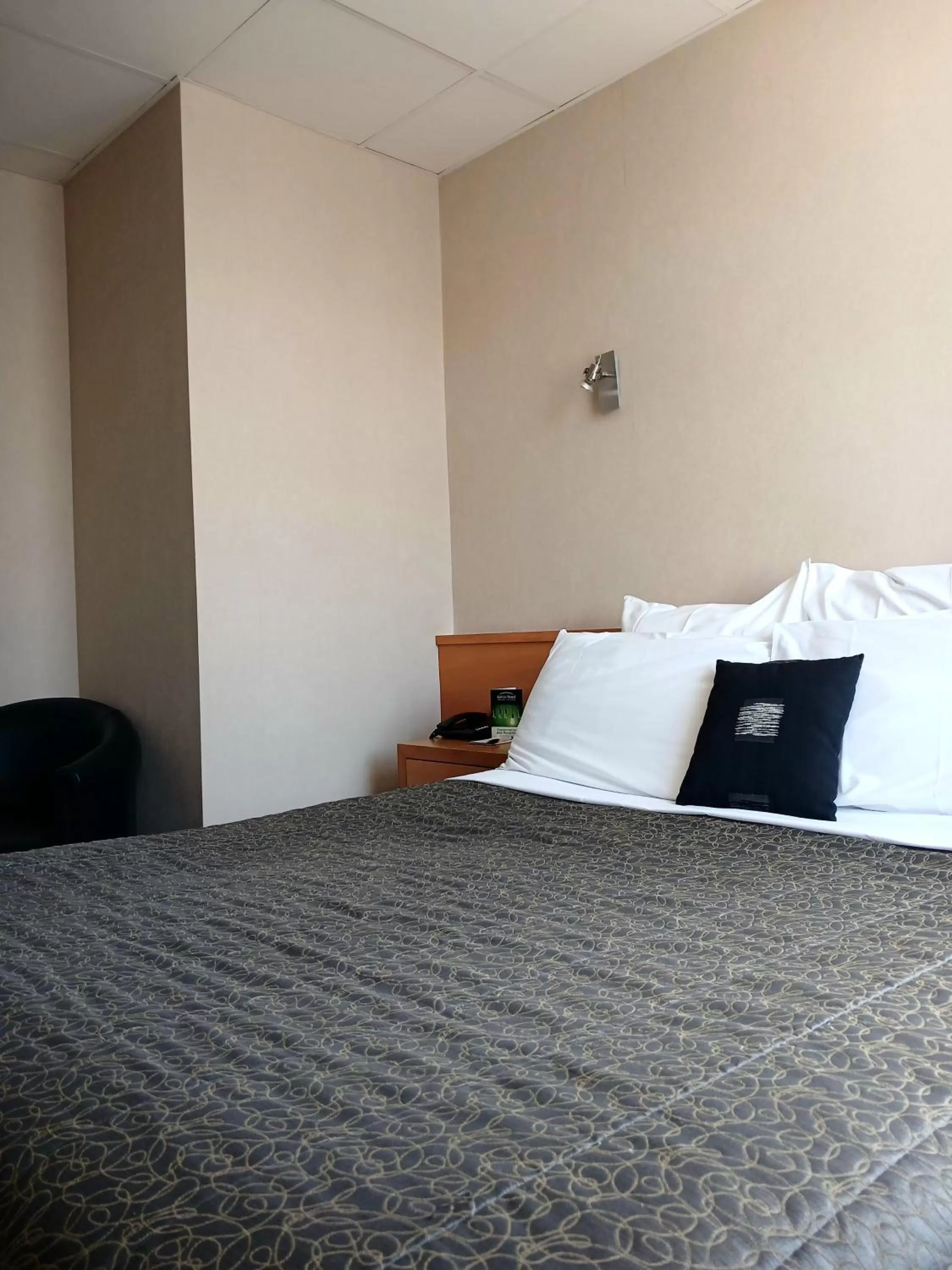 Classic Queen Room in Kelvin Hotel