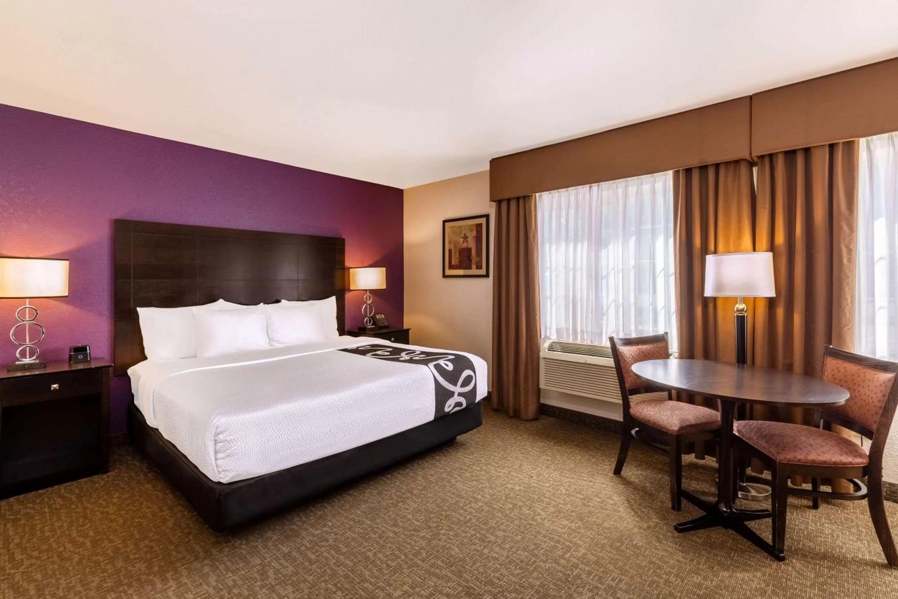 Deluxe King Room with Kitchenette - Non-Smoking in La Quinta by Wyndham Spokane Valley