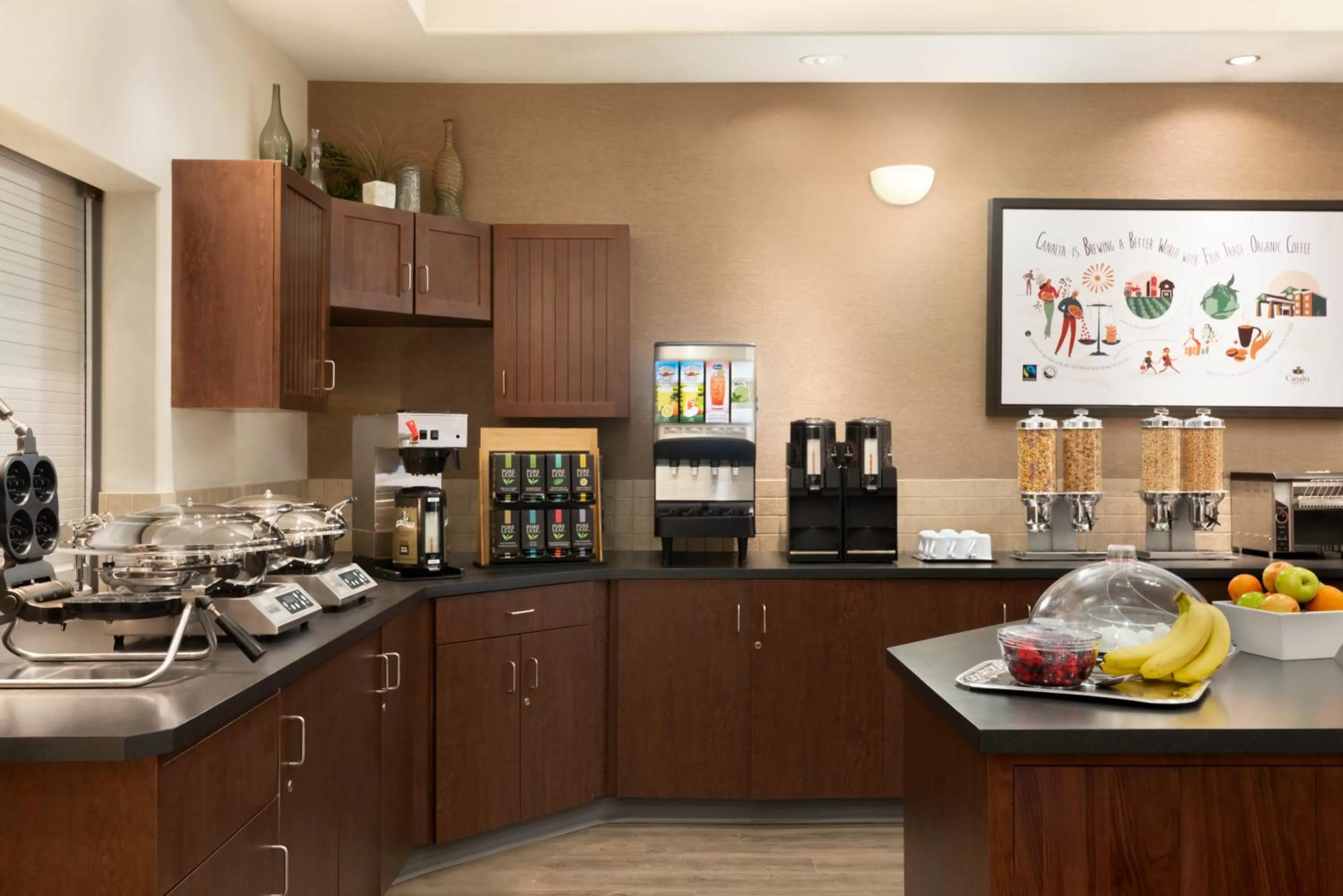 Food and drinks in Ramada by Wyndham Drayton Valley