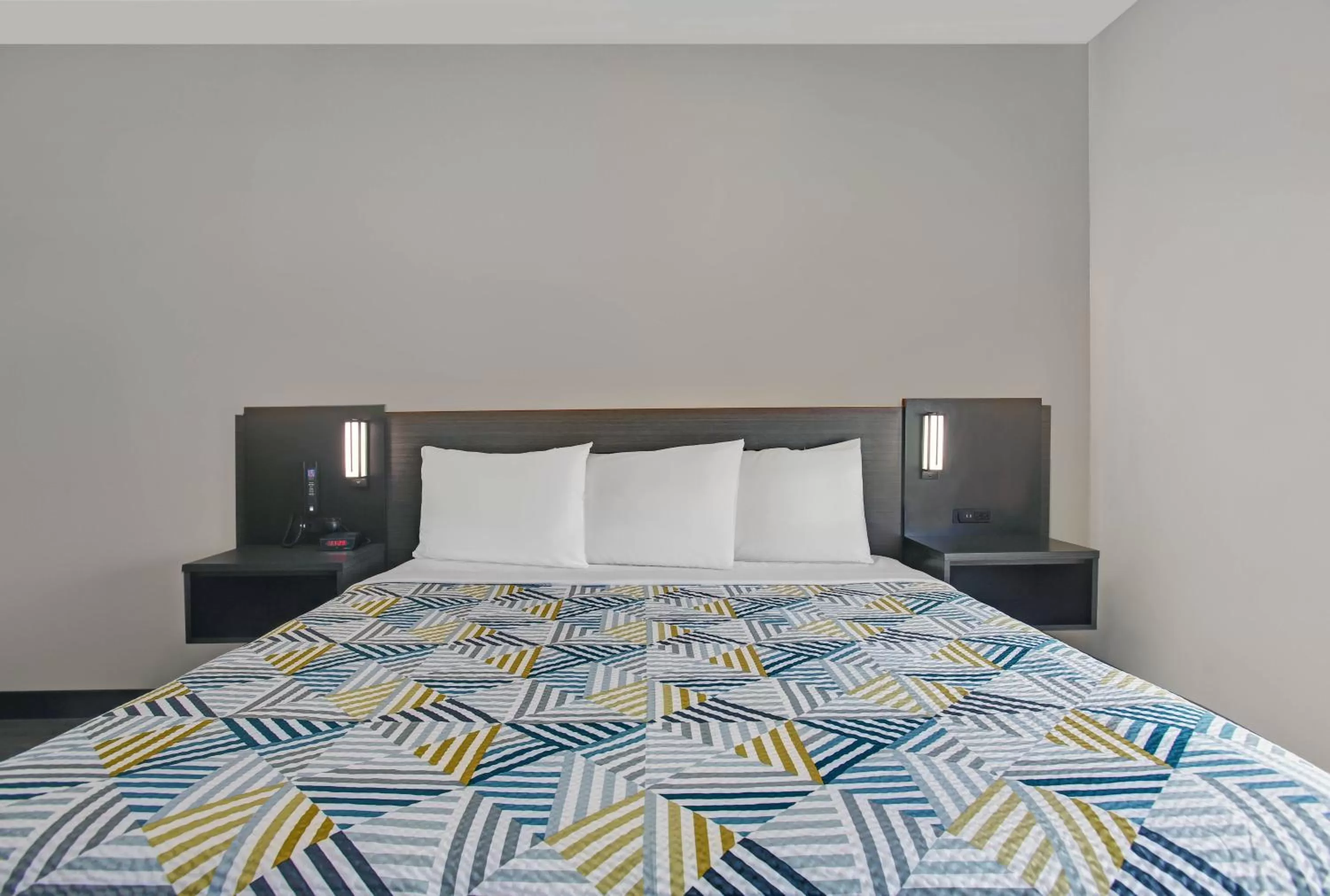 King Room with Roll-in Shower - Disability Access - Non-Smoking in Motel 6-Monahans, TX