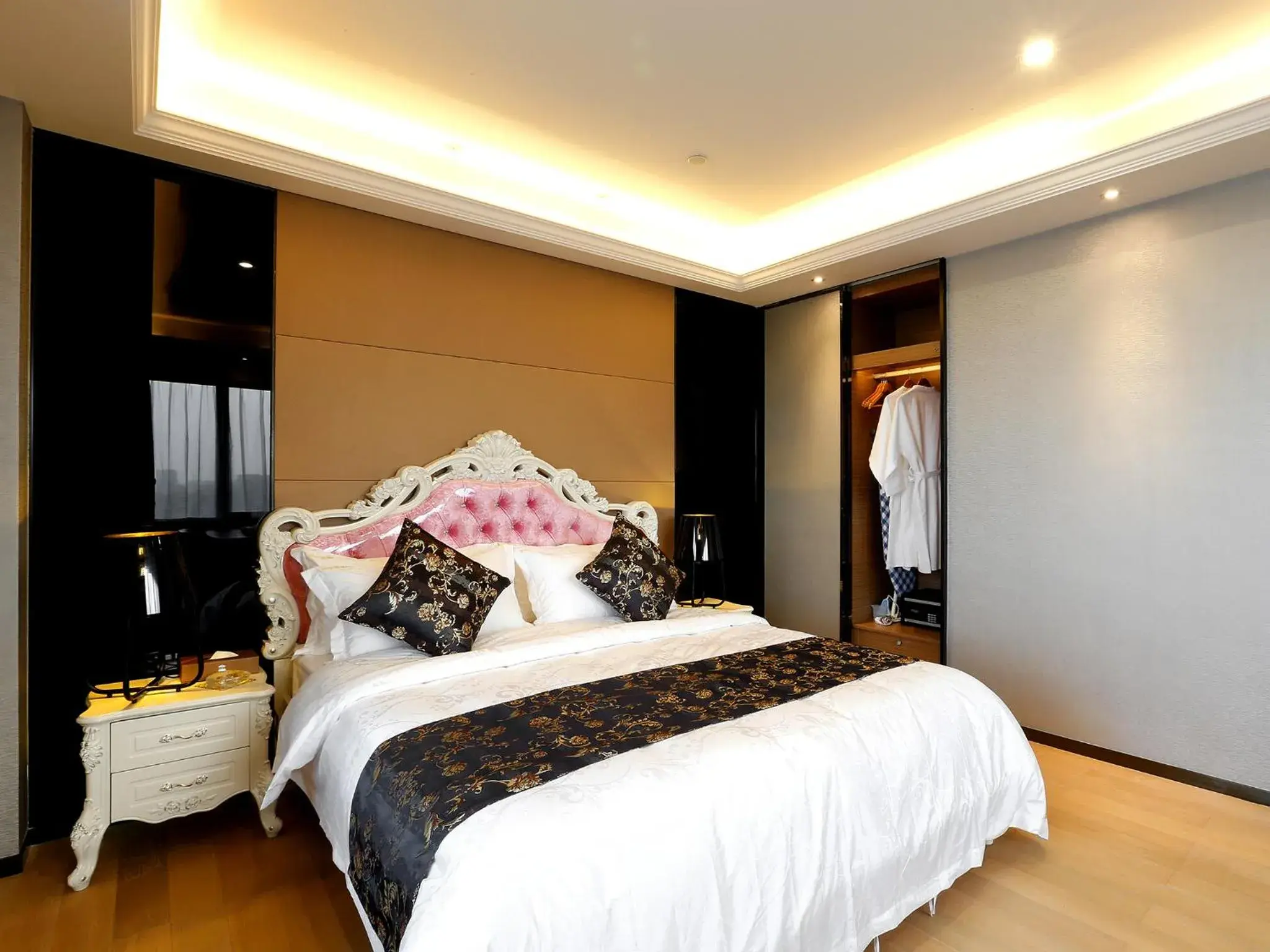Pengman Beijing Road A-mall Apartment - Free Shuttle to Canton Fair Pengman Beijing Road A-mall Apartment - Free Shuttle to Canton Fair