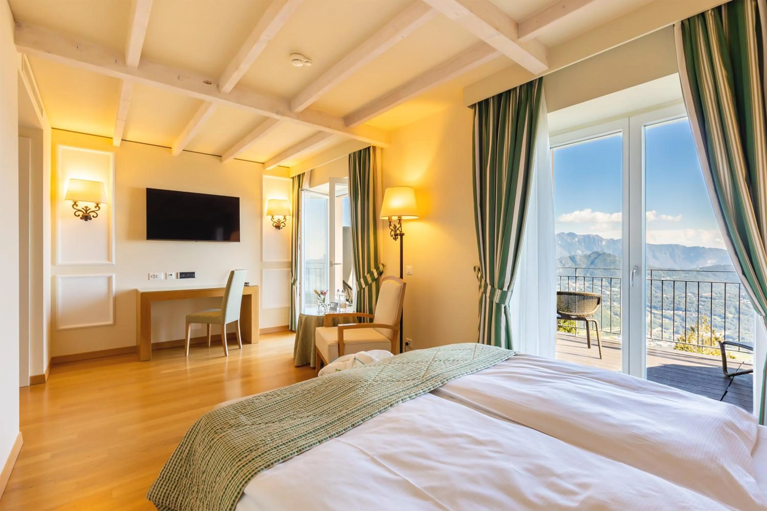 Exclusive Double Room with Lake View in Kurhaus Cademario Hotel & DOT Spa - Ticino Hotels Group