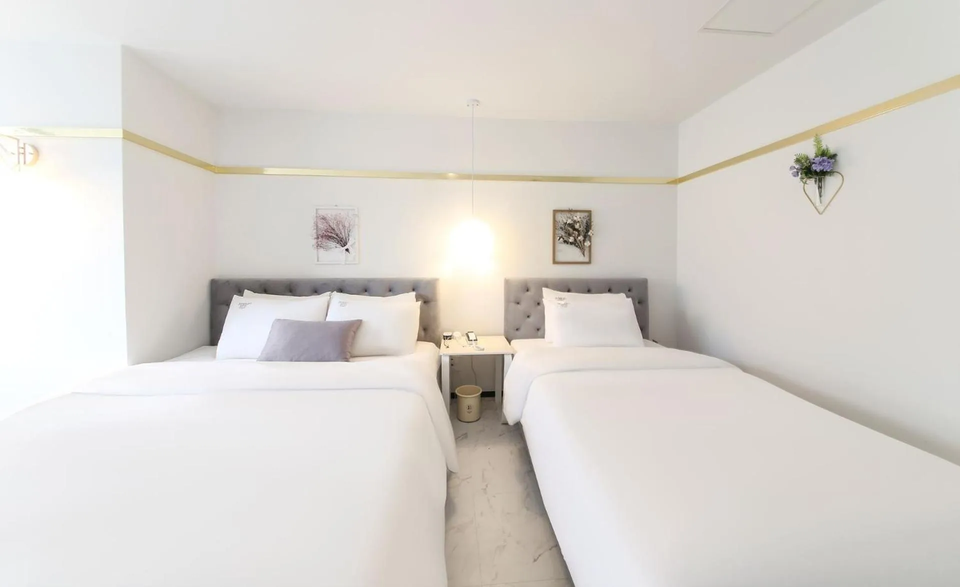 Deluxe Twin Room with Half-Beach View in Brown-Dot Hotel Songdo