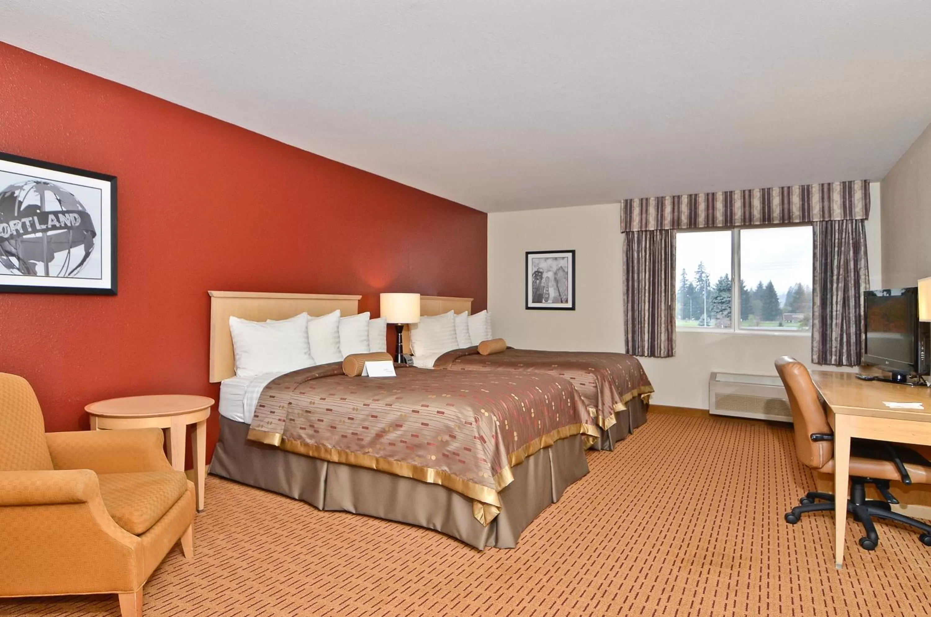Queen Room with Two Queen Beds in Clackamas Inn and Suites