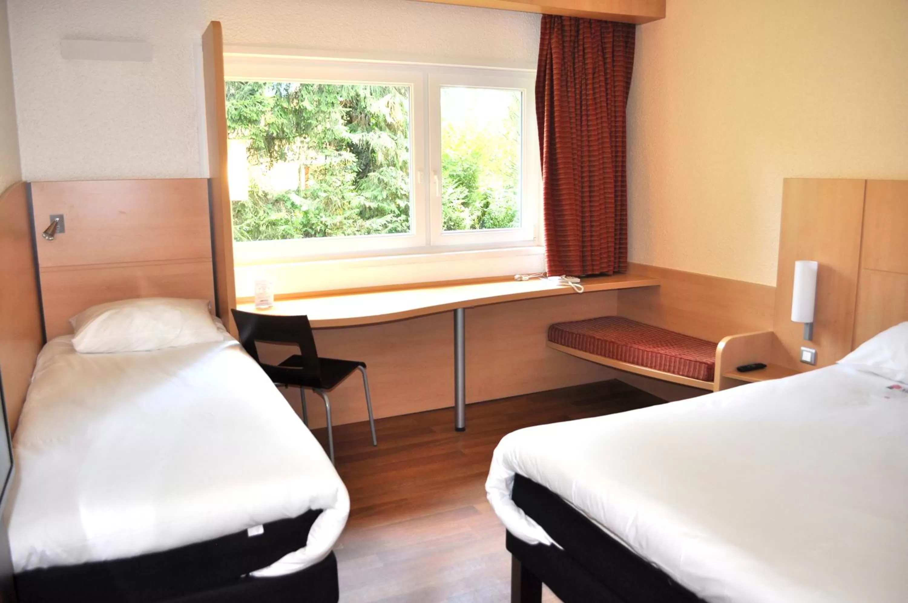 Bedroom, Bed in ibis Belfort Danjoutin