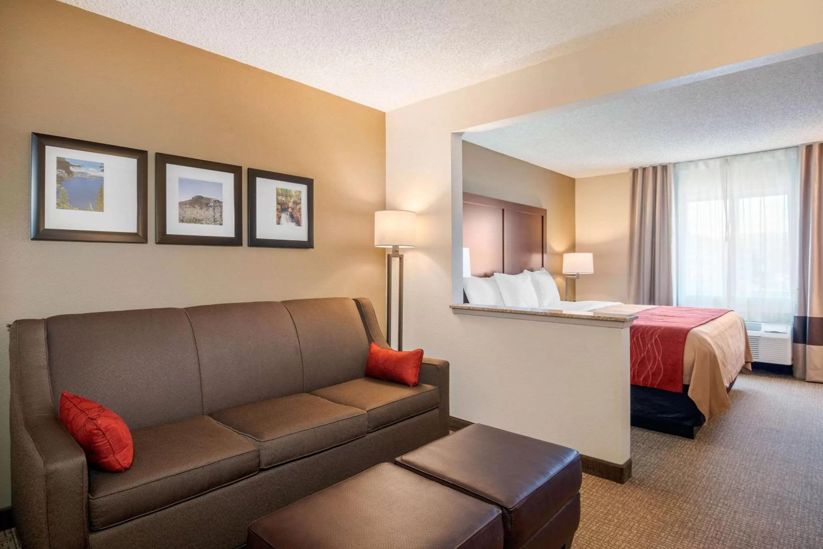 King Suite - Non-Smoking in Comfort Inn Medford North