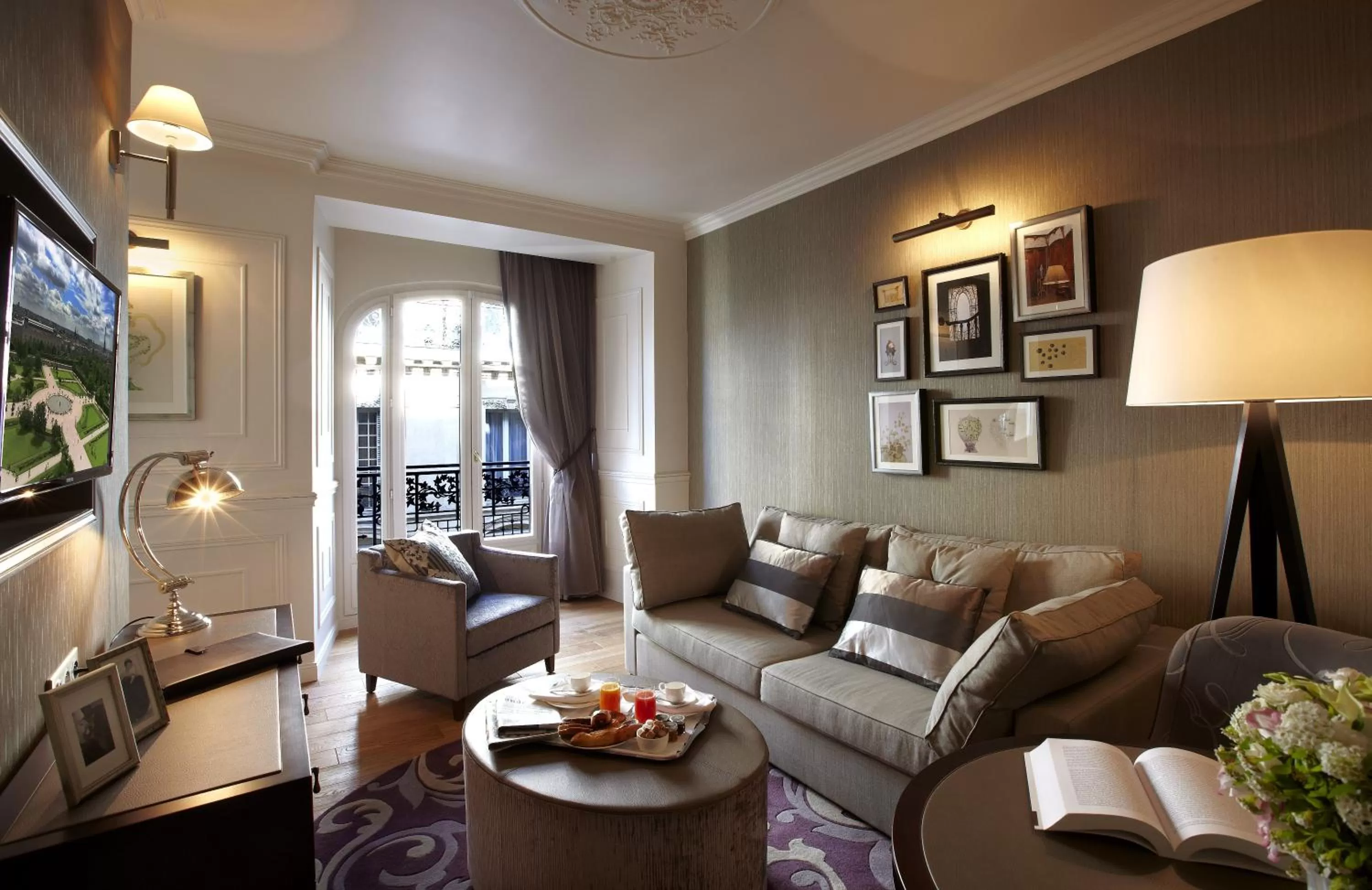 Exclusive Suite in La Clef Louvre Paris by The Crest Collection
