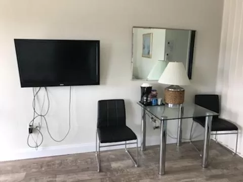 Double Room in Wachapreague Inn - Motel Rooms