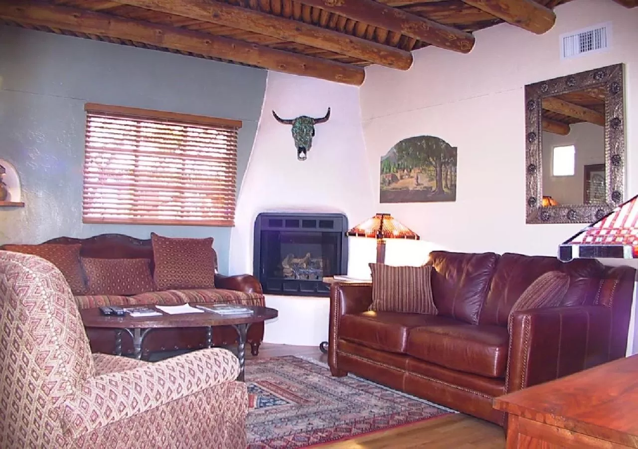 Deluxe 2 Bedroom Efficiency Suite, 2 Queens, 1 person Whirlpool in Casas de Suenos Old Town Historic Inn, an Ascend Collection Hotel