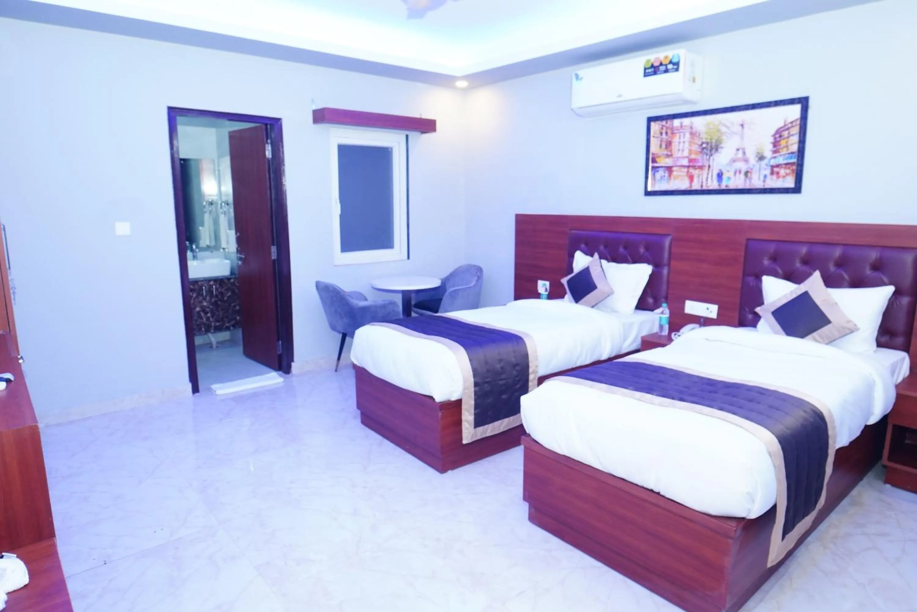 Twin Room with Bathroom in ExpoMart Inn