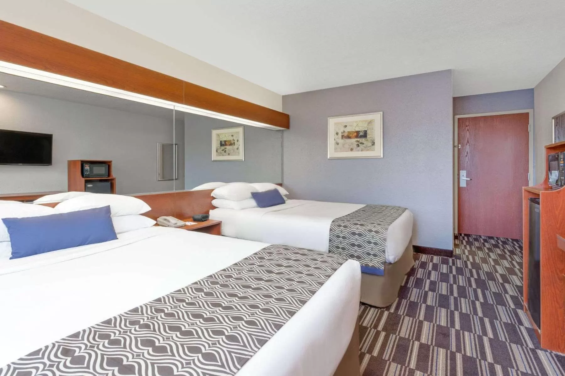 Queen Room with Two Queen Beds - Non-Smoking in Microtel Inn & Suites by Wyndham Bremen