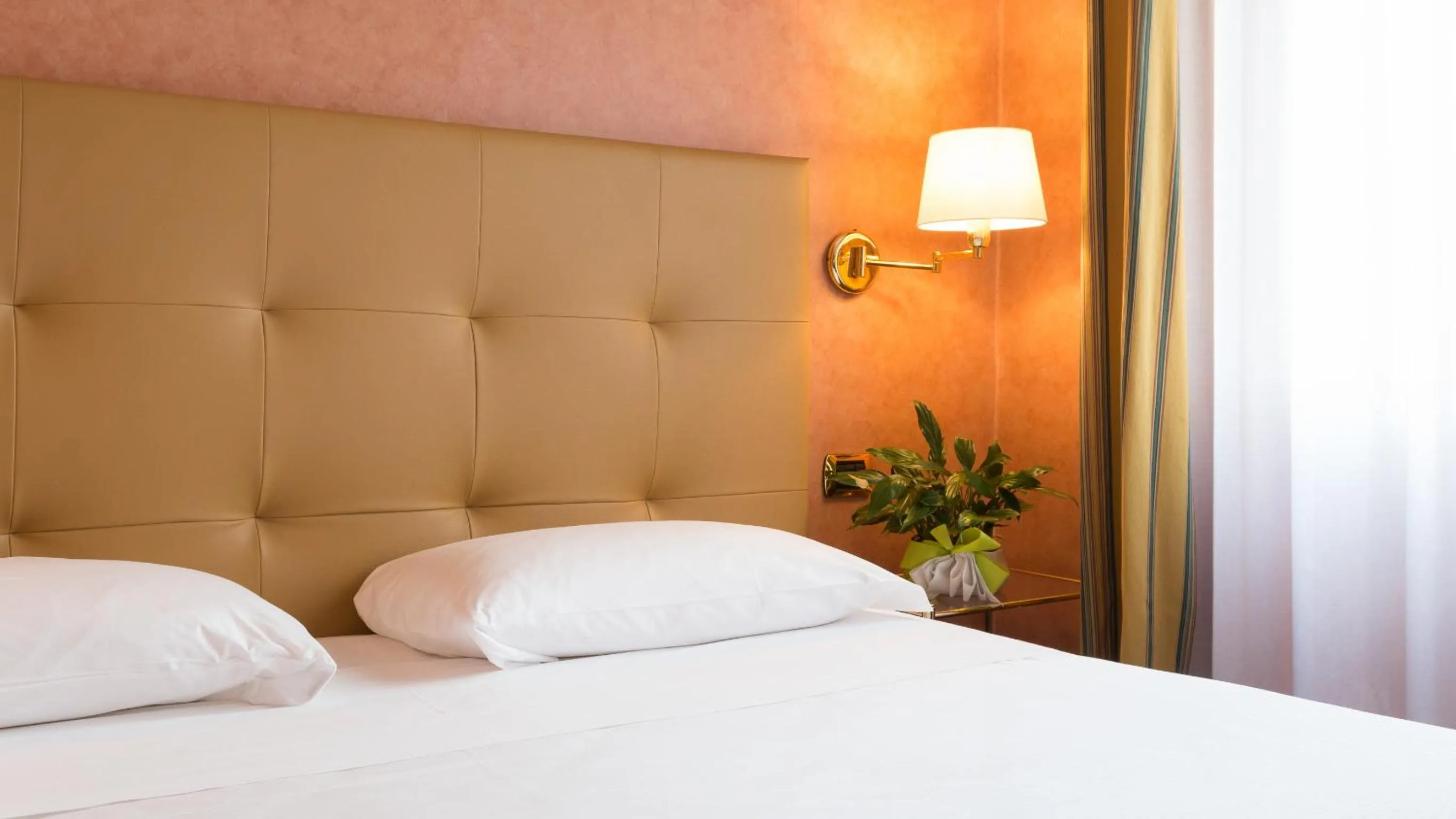 Double Room in Hotel Lombardia