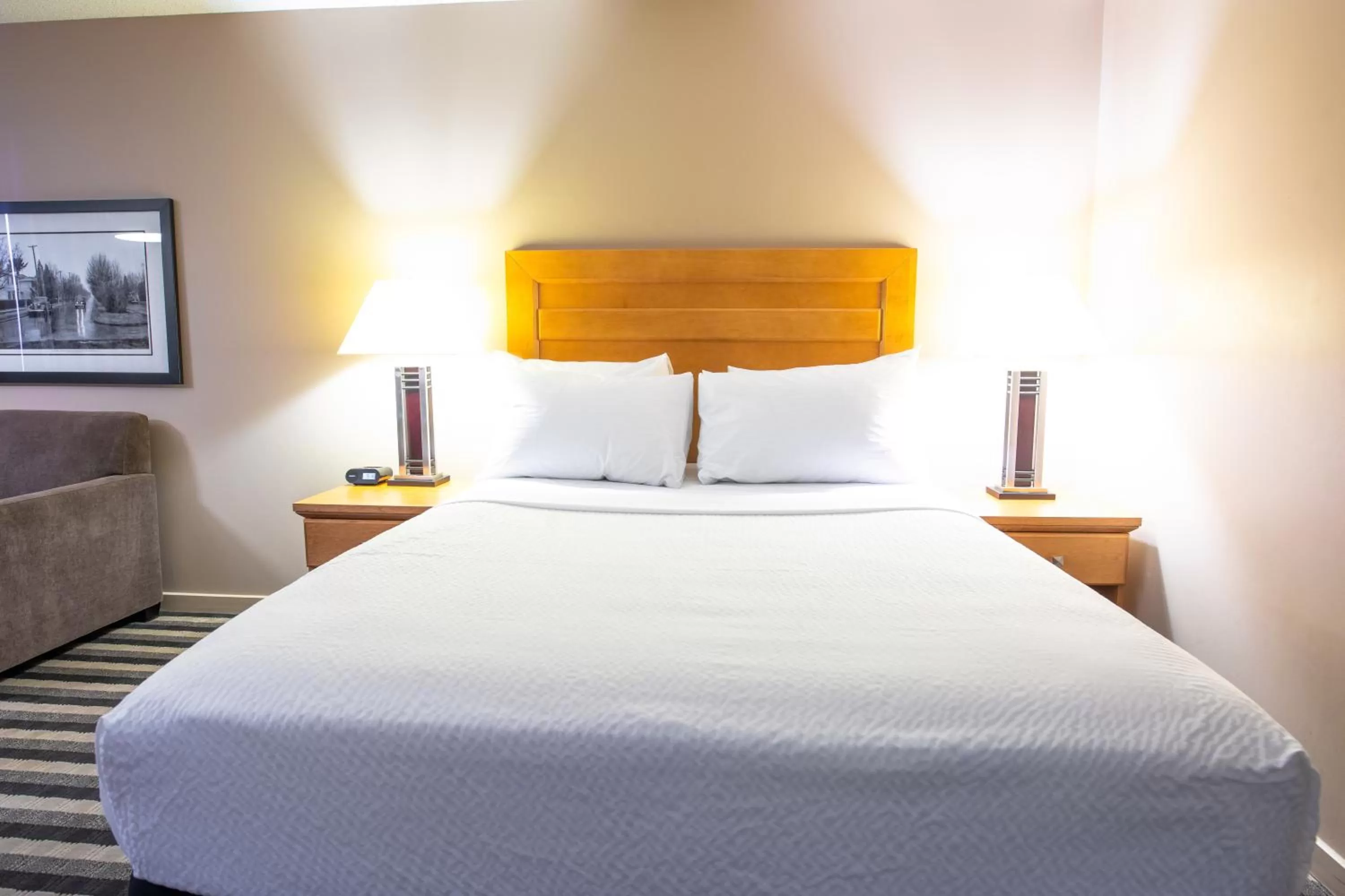 Deluxe Queen Room - Non-Smoking in Royal Hotel West Edmonton, Trademark Collection by Wyndham