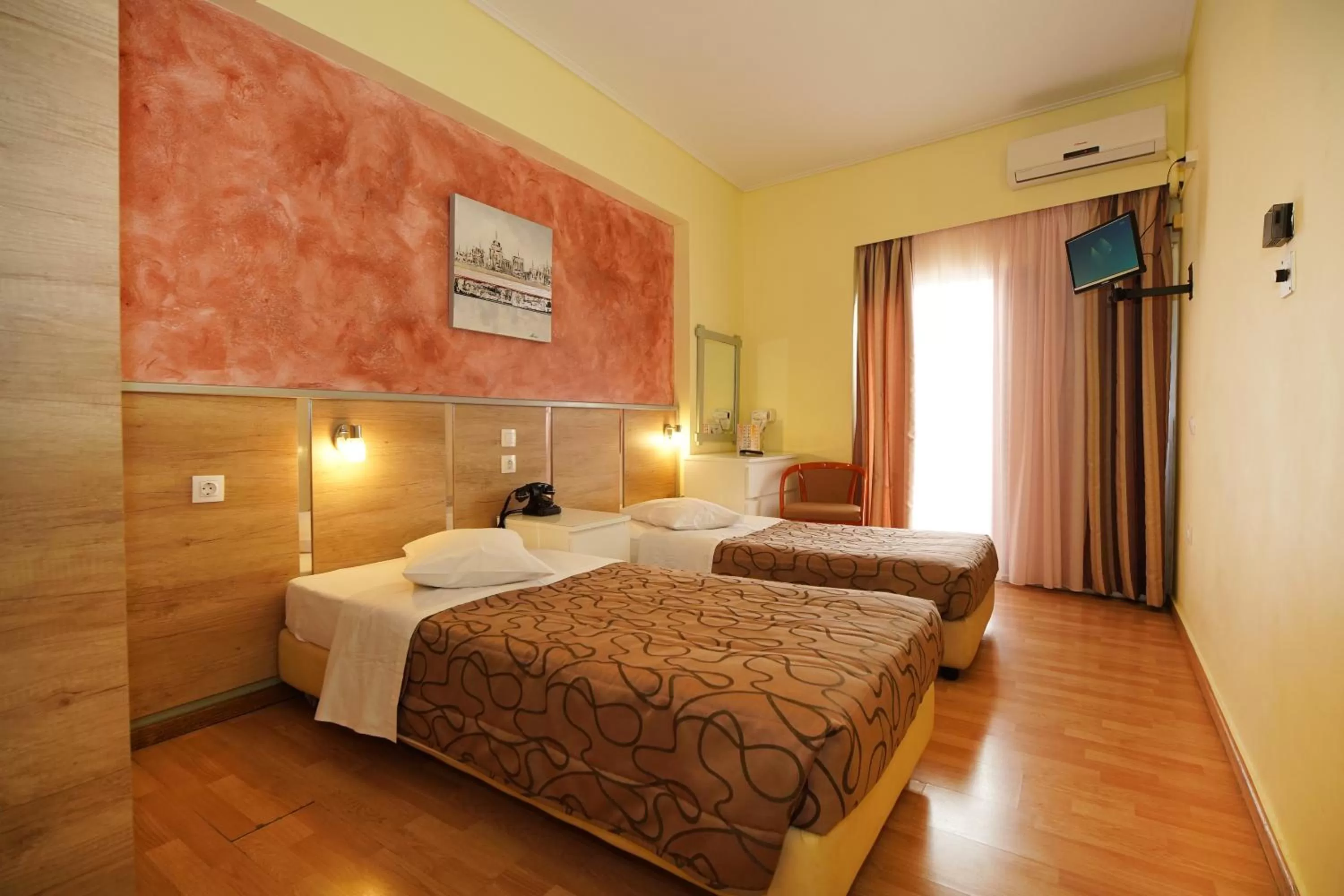 Quadruple Room in Socrates Hotel