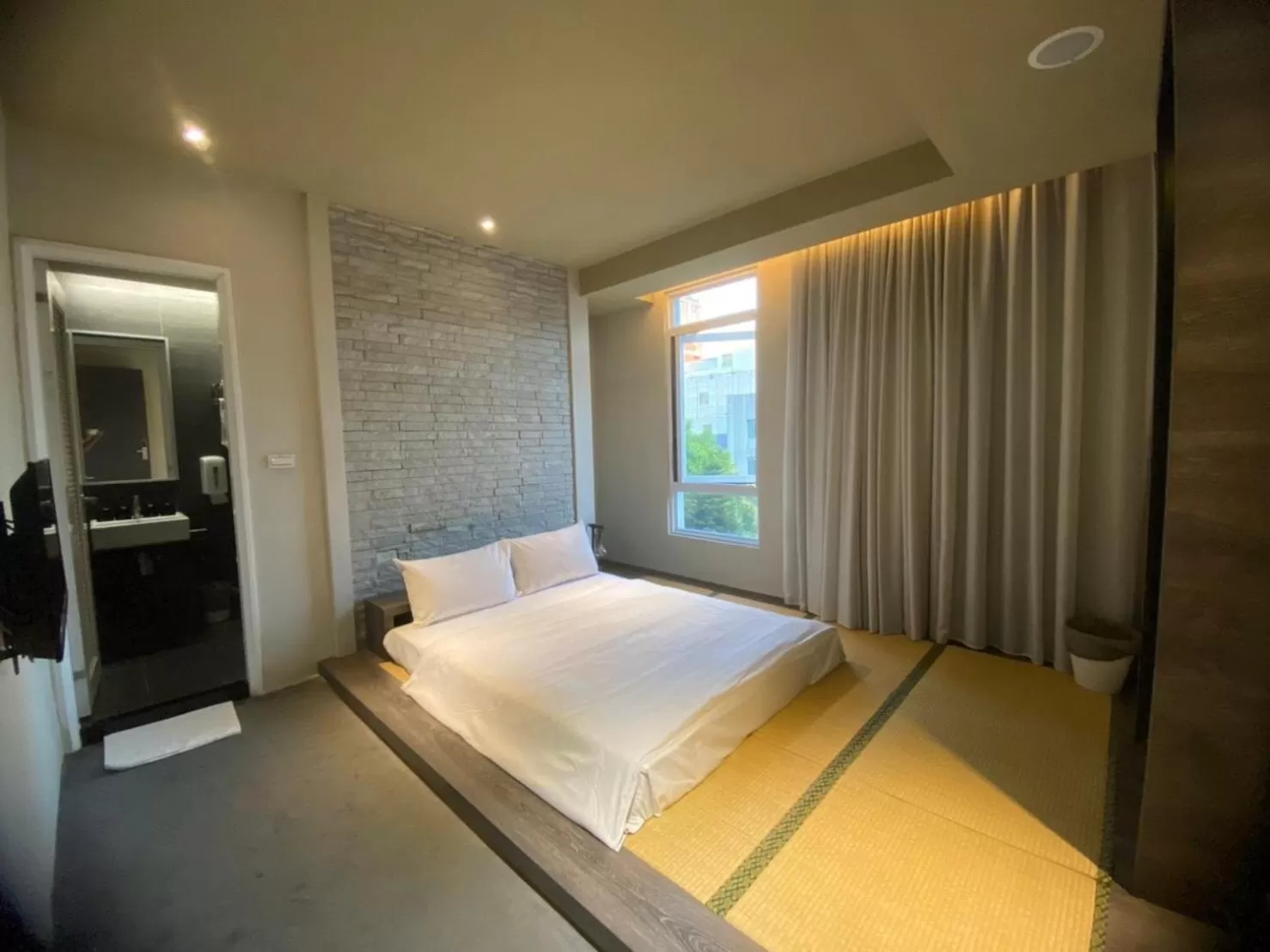 Superior Double Room in Kiwi Express Hotel-Taichung Station II