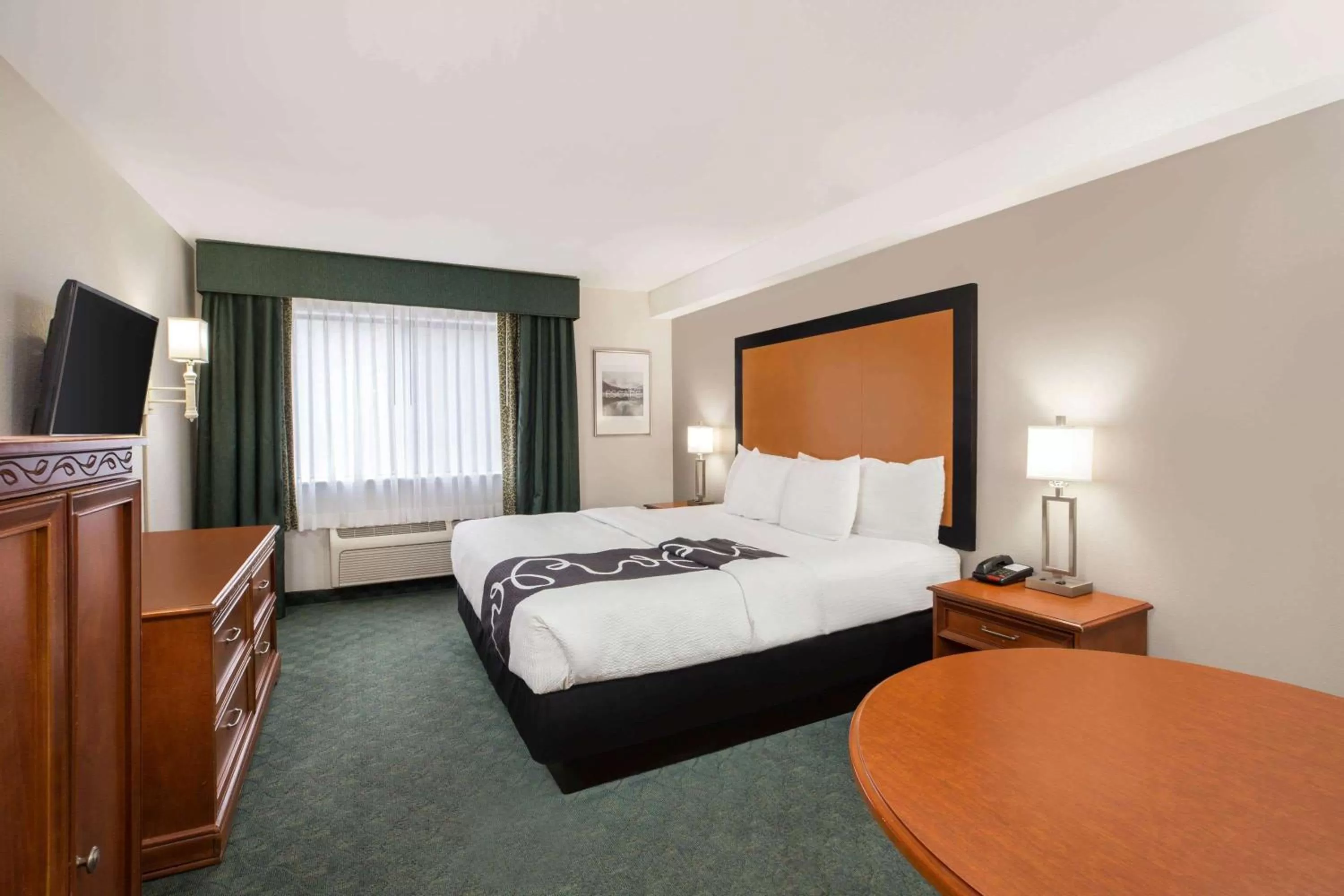 Superior King Room - Non-Smoking in La Quinta Inn by Wyndham Everett