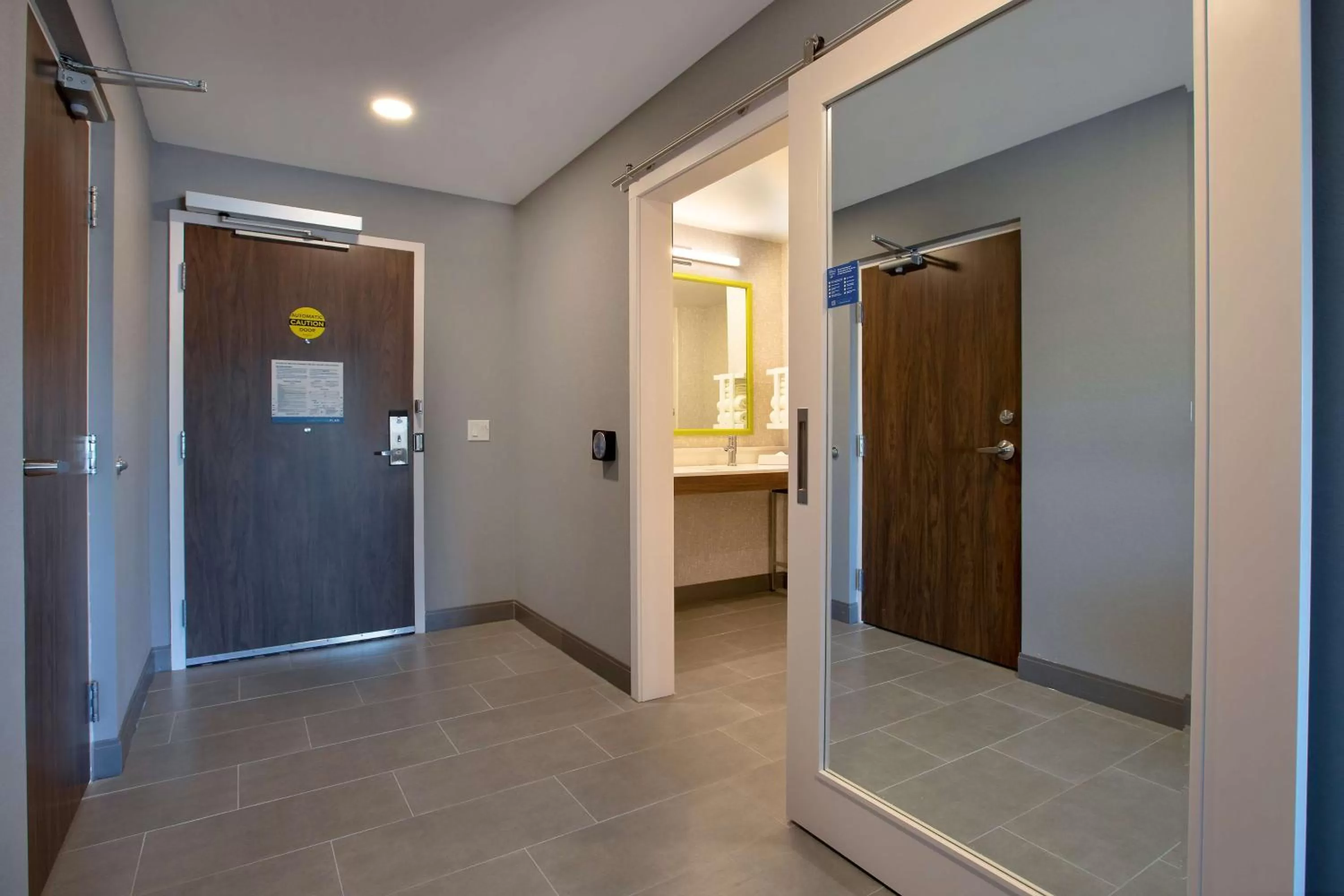 Queen Room with Two Queen Beds - Mobility and Hearing Access/Non-Smoking in Hampton Inn & Suites Ottawa West, Ontario, Canada