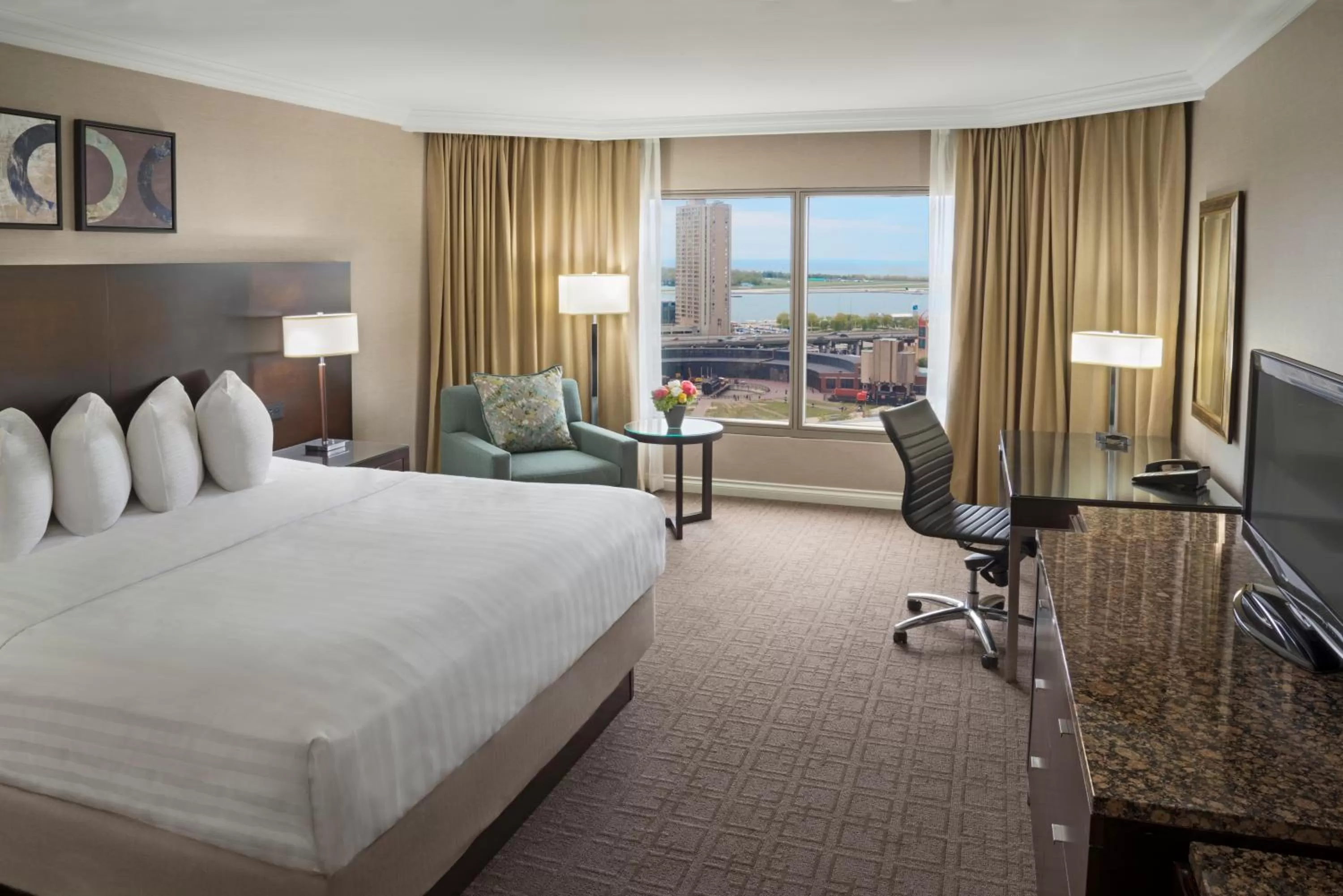 Classic King Room in InterContinental Toronto Centre by IHG