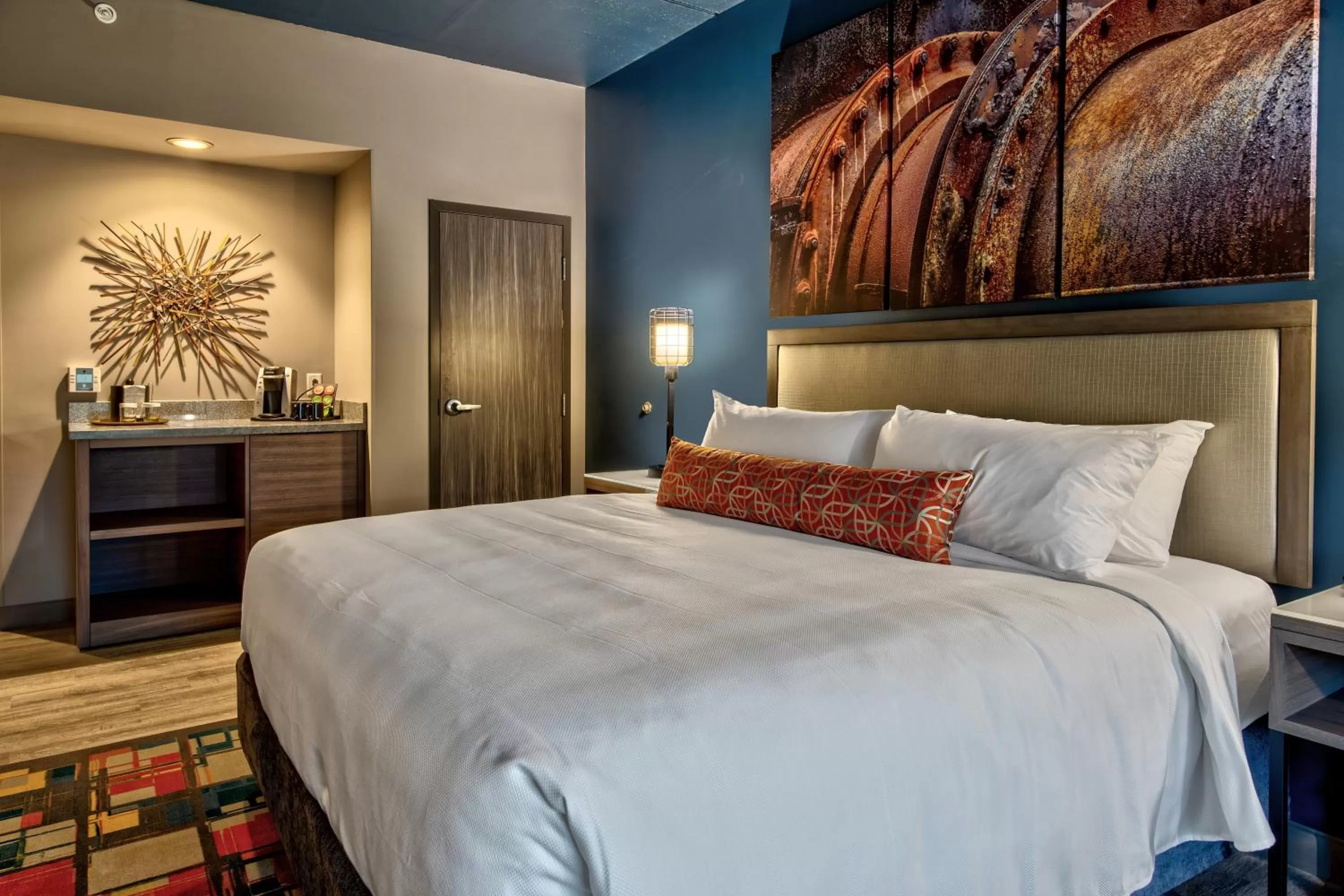Standard King Room with River View in Hotel Indigo Pittsburgh University - Oakland by IHG