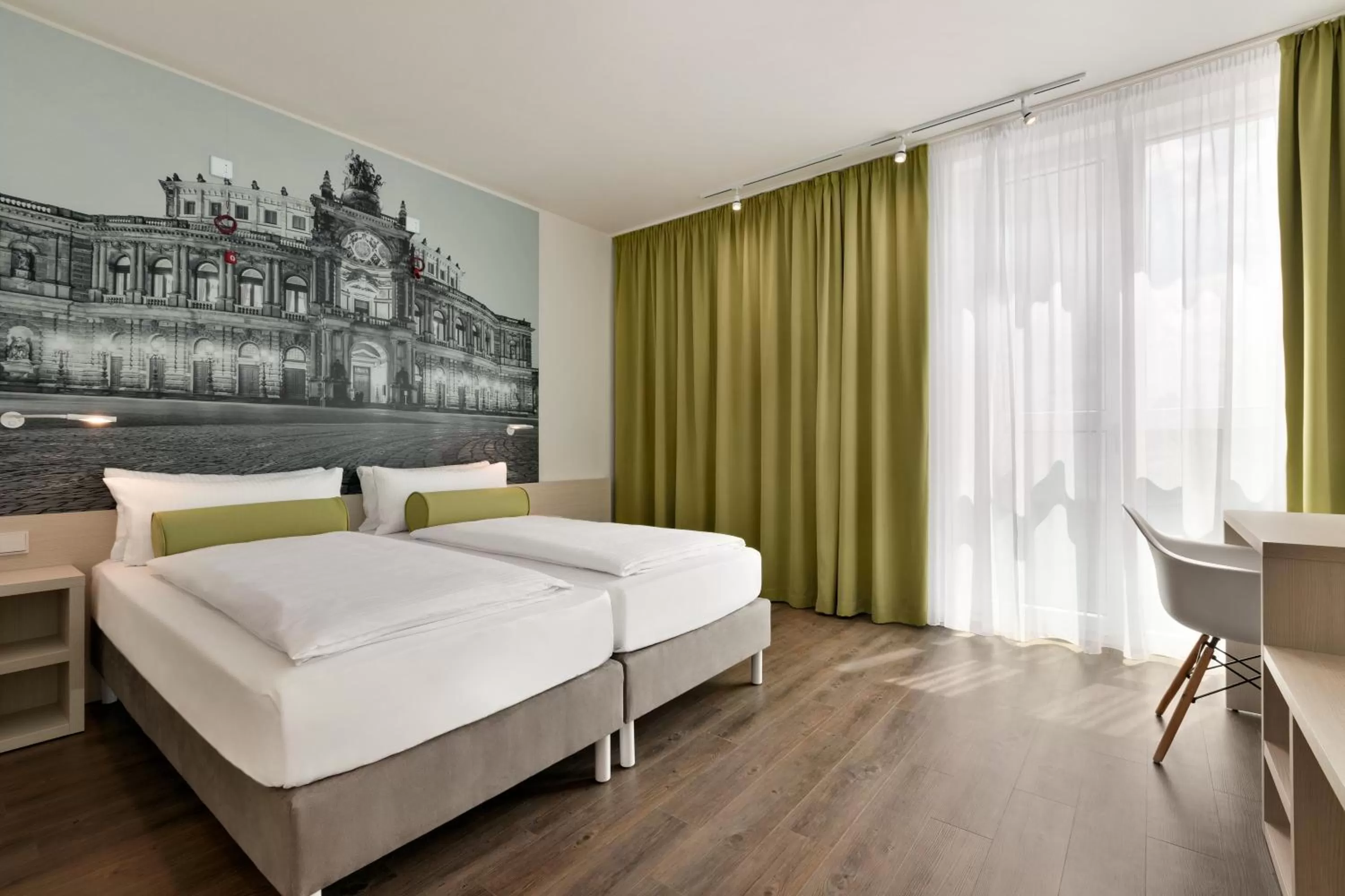 Double Room - Mobility Access in Super 8 by Wyndham Dresden
