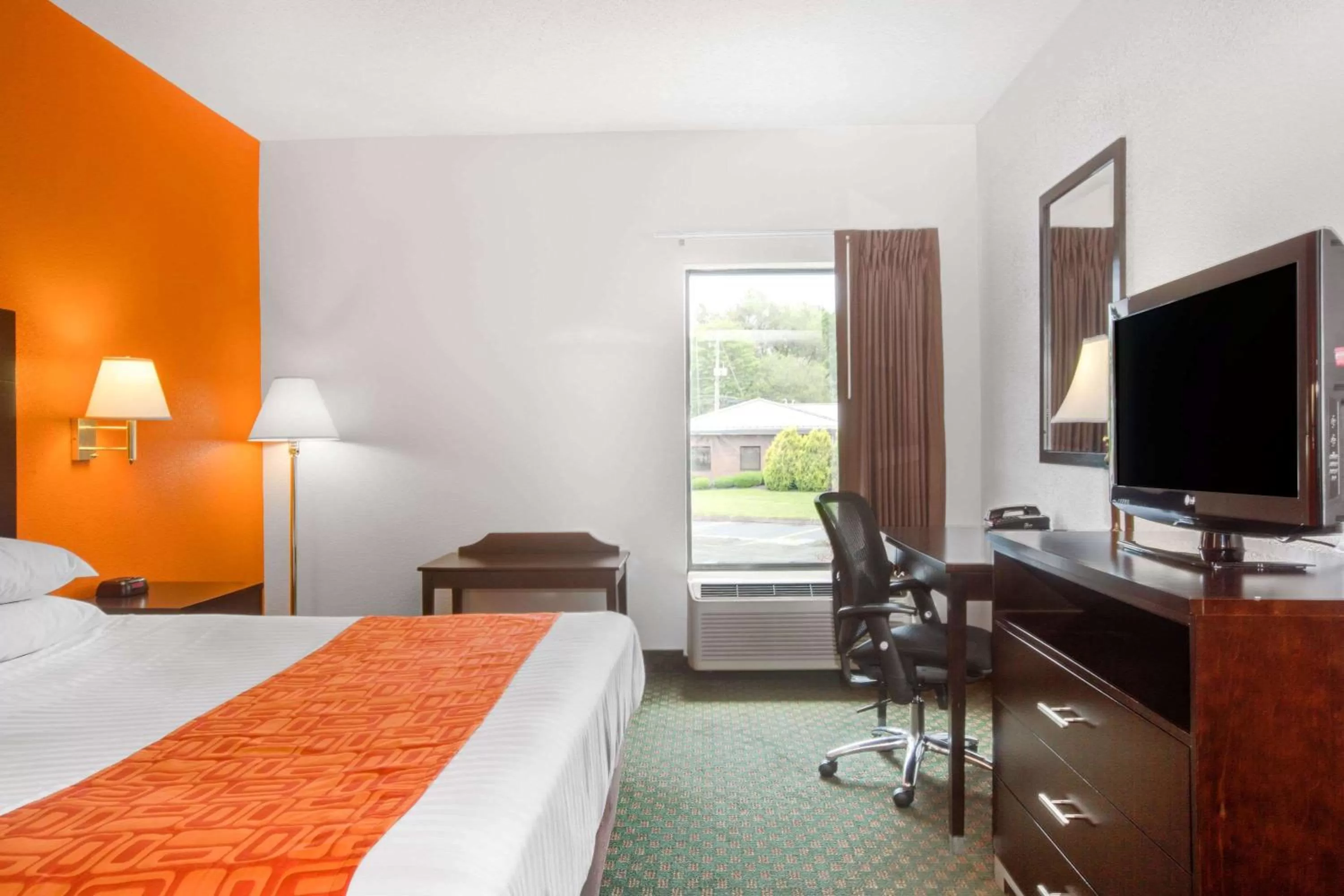 Standard King Room - Smoking in Howard Johnson by Wyndham Beckley