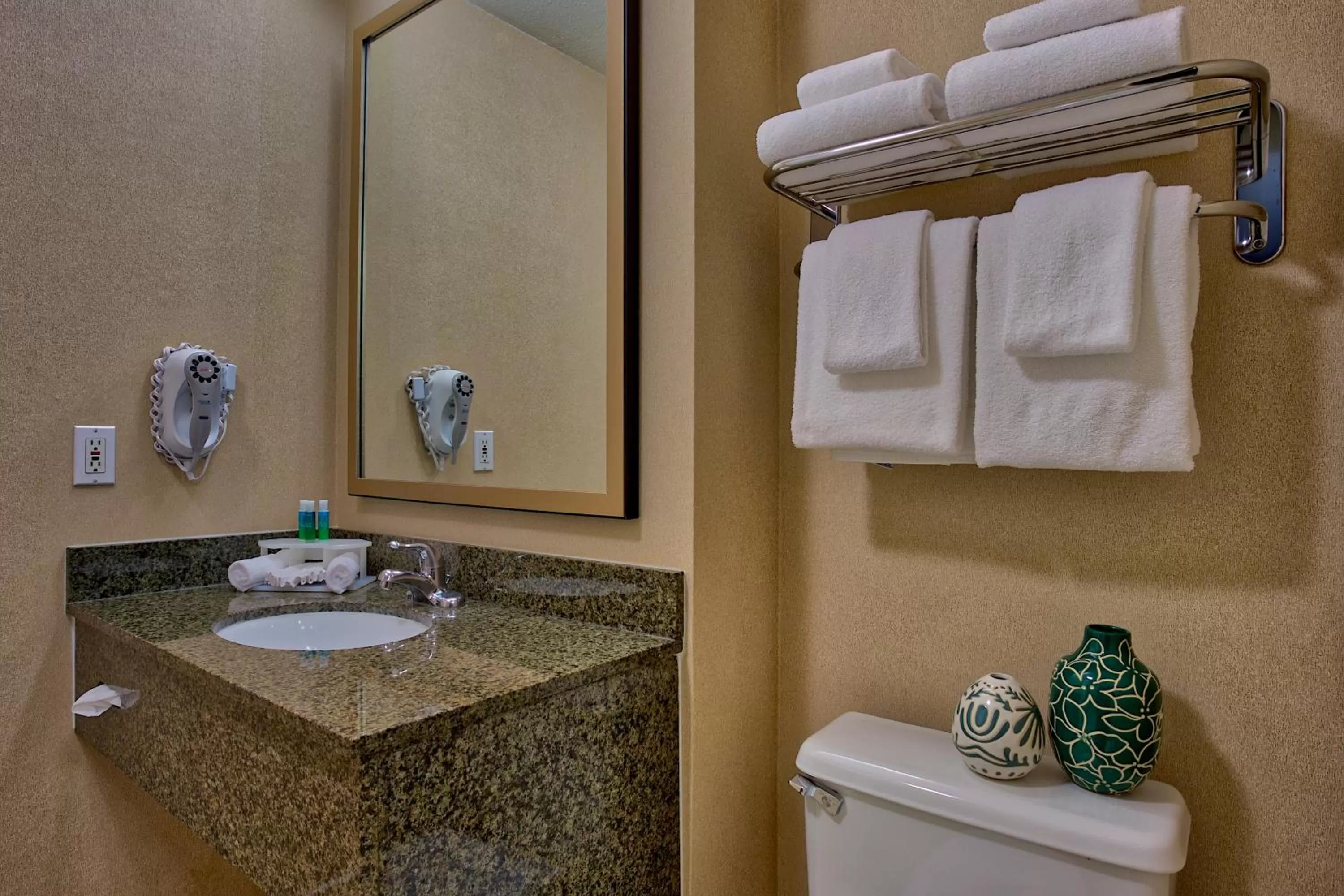 Queen Room - Disability Access in Hampton Inn by Hilton Costa Mesa Newport Beach