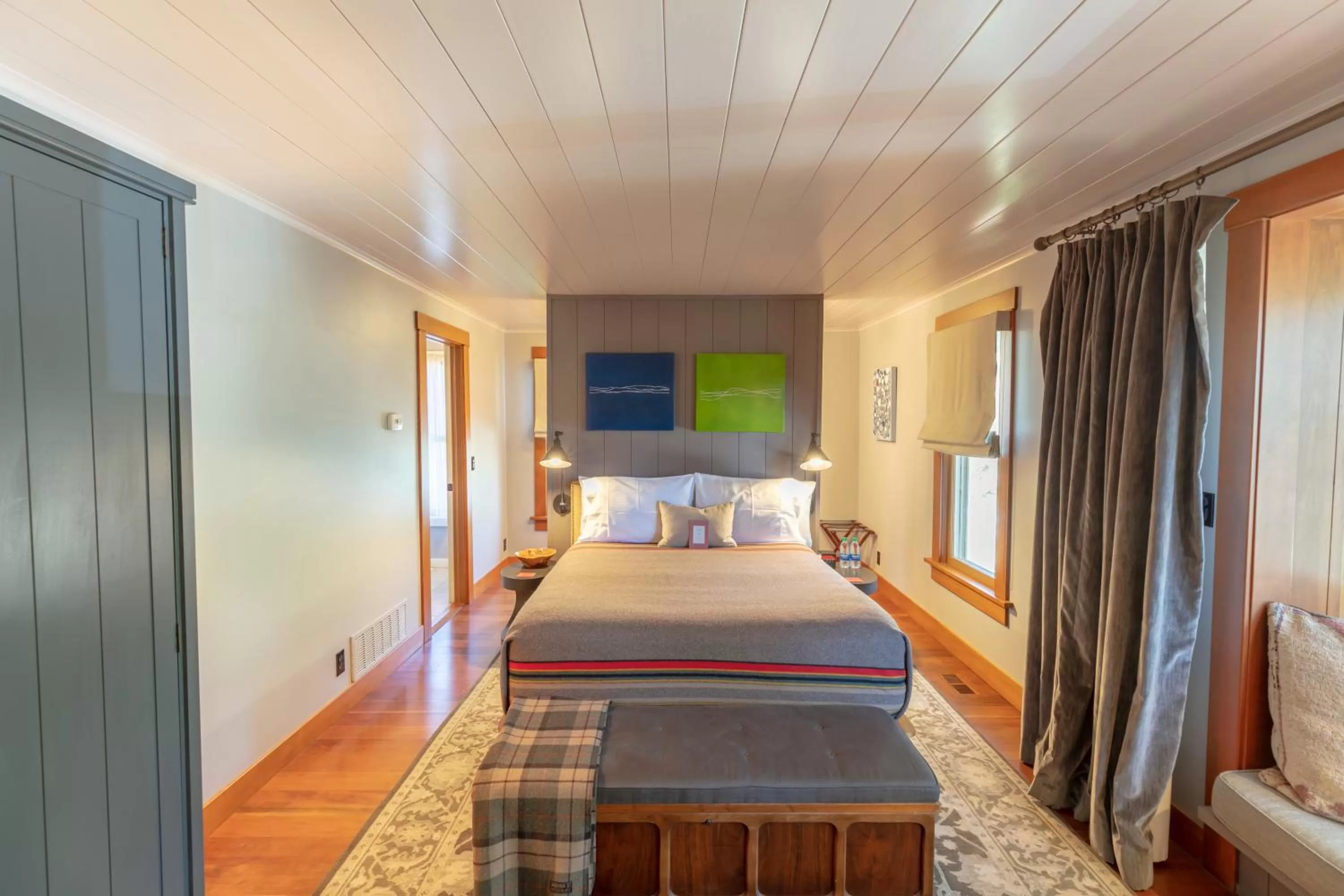 Deluxe Queen Room in The Outlook Lodge