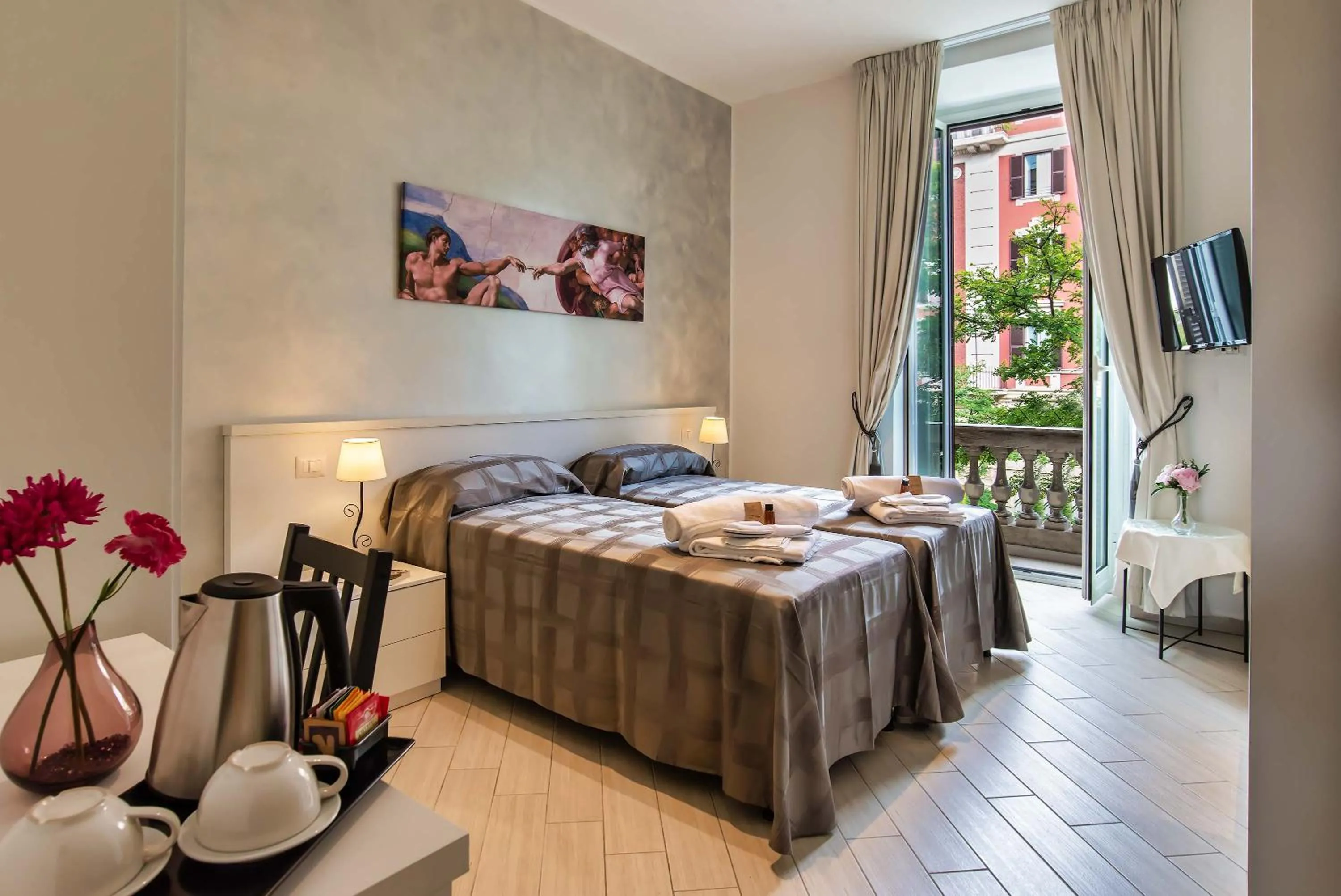 Double or Twin Room with Private Bathroom in Rome Central Rooms