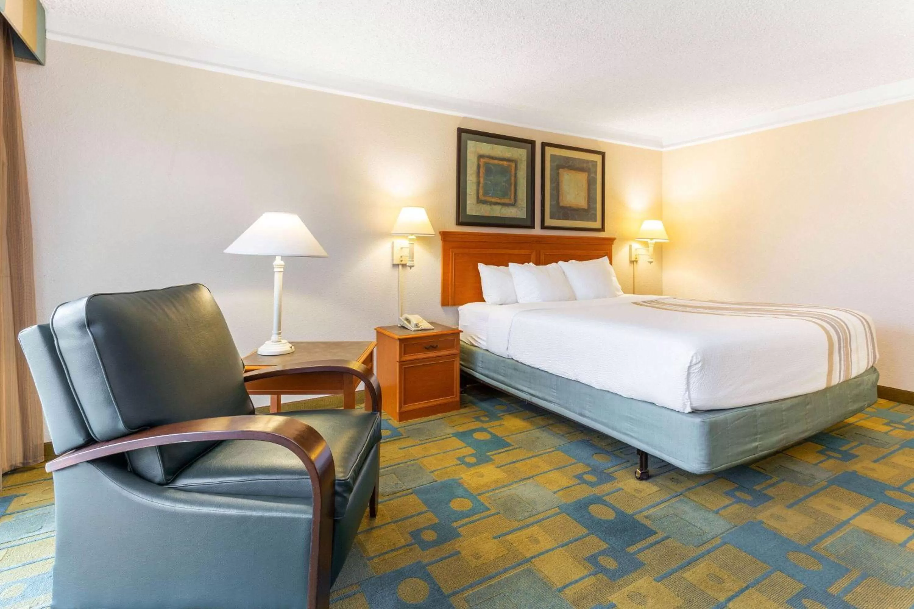 Deluxe King Room - Non-Smoking in La Quinta by Wyndham Redding