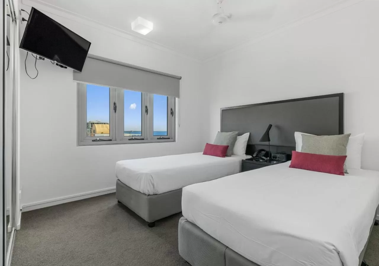 Twin One-Bedroom Apartment in H on Mitchell Apartment Hotel