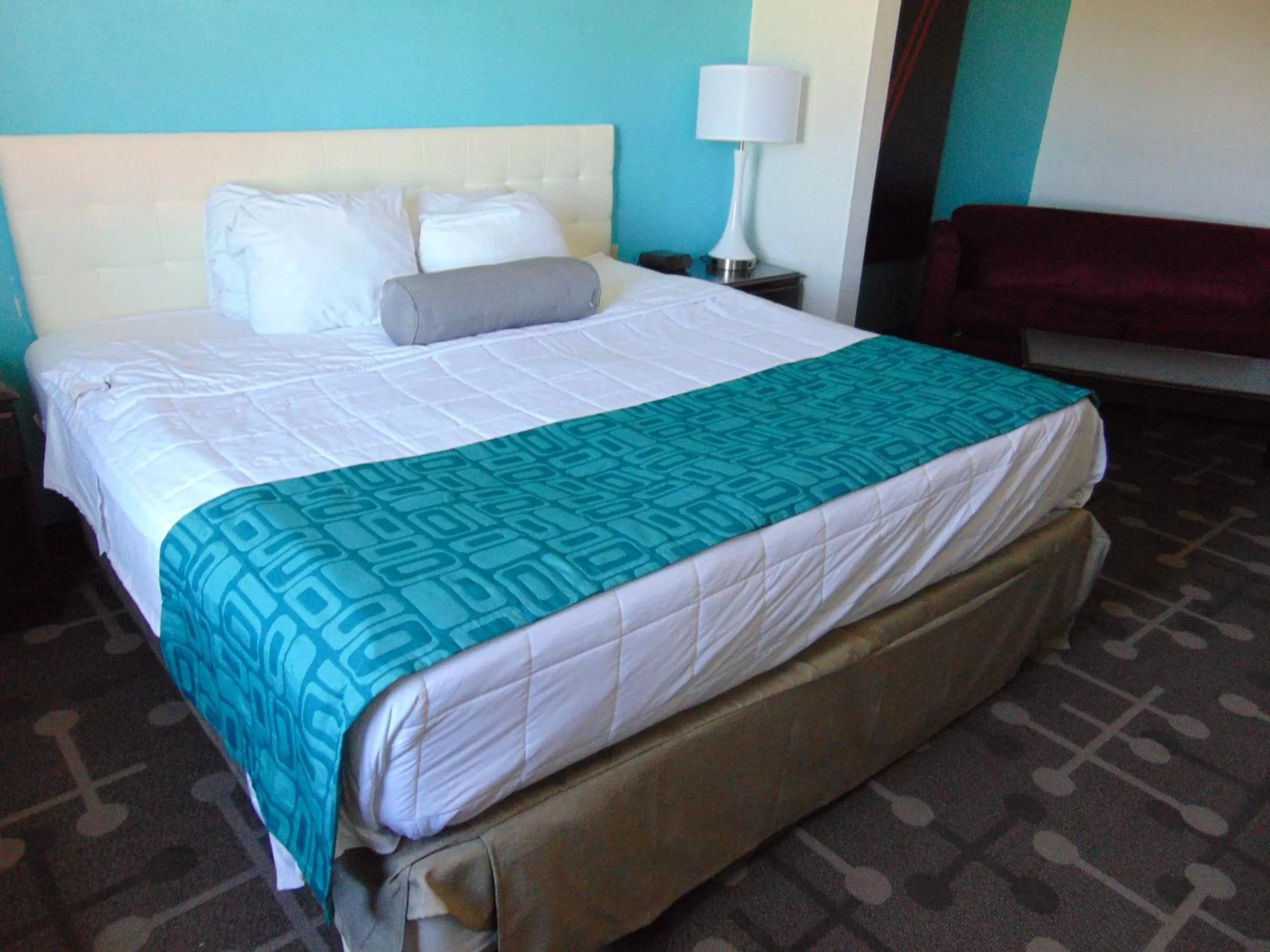 King Room with Bath Tub - Mobility/Hearing Accessible - Non-Smoking in Howard Johnson by Wyndham Lubbock TX