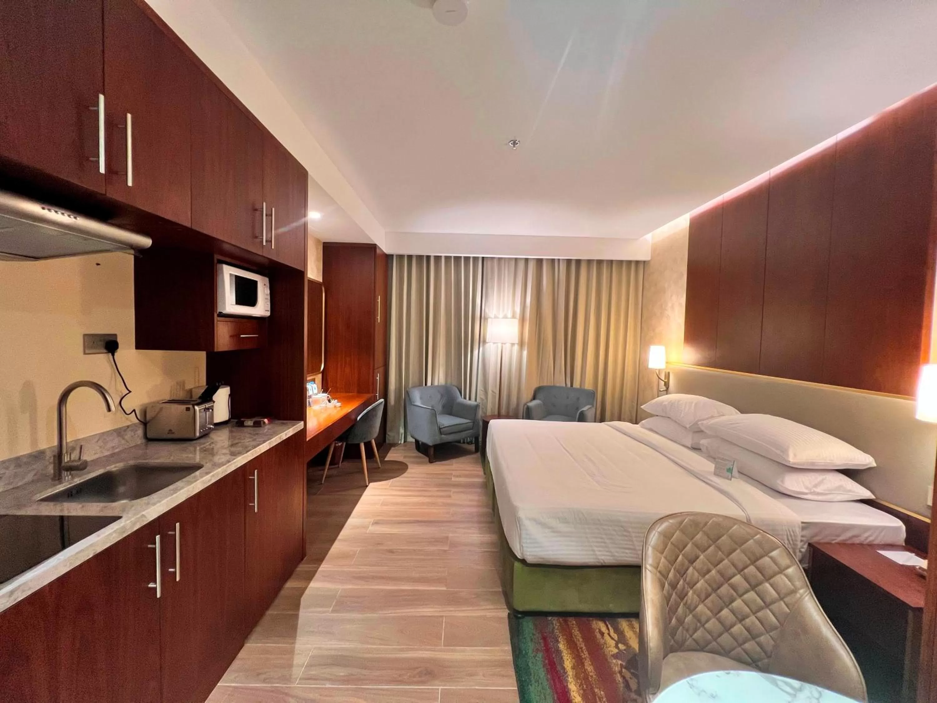 Premium Studio in City Seasons Suites