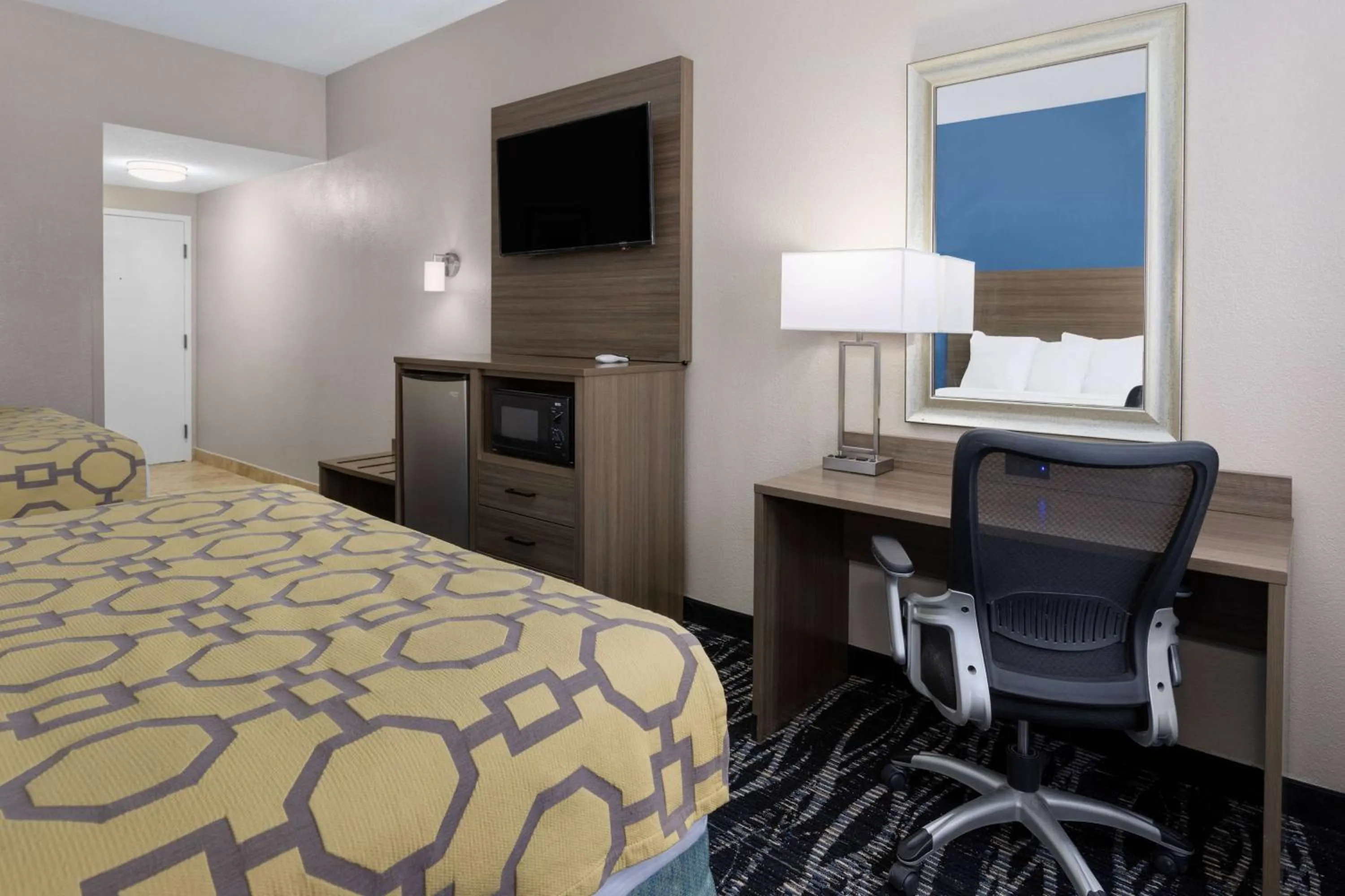 Queen Room with Two Queen Beds - Non-Smoking in Baymont by Wyndham Saraland