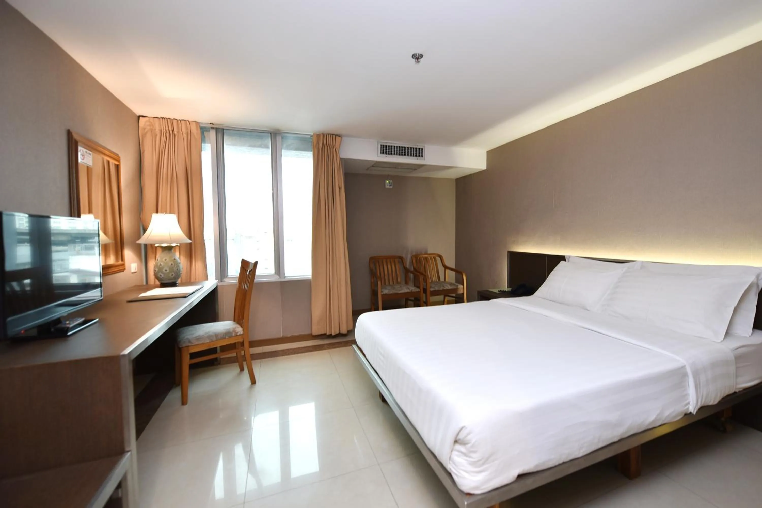 Standard Double Room in Bangkok City Suite